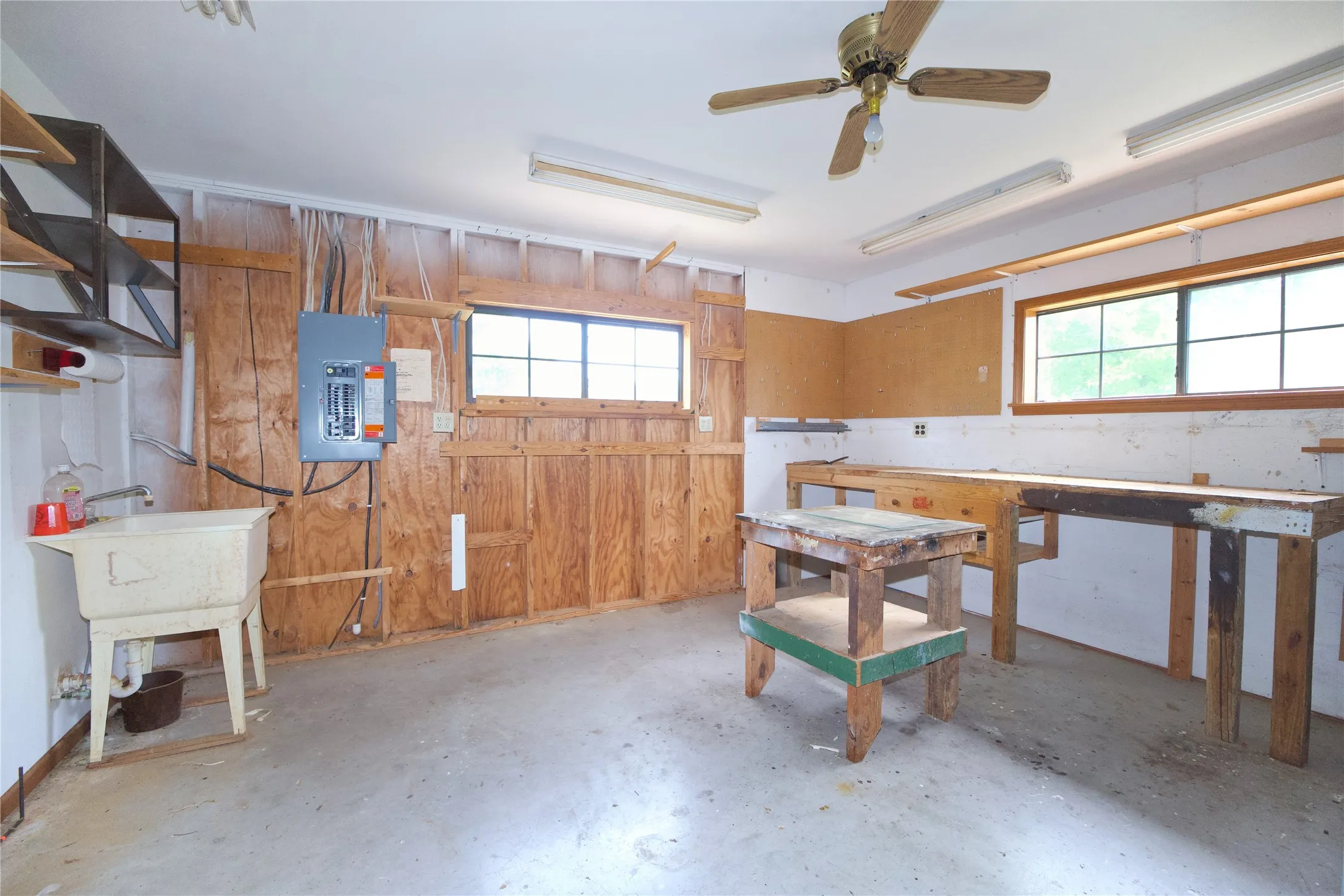 Single Family Residence For Sale in Cooke County , 1196 County Road 260, Gainesville, Texas 76240, 4 Bedroom, 3 Bathroom, 2 Garage spaces, 2,977 Sqft, built in 1989, Preowned, mls#21205493, Real Estate Agent in Gainesville, Homes For Sale in Cooke county, Homes For Sale in Gainesville, Realtor in Gainesville Texas, Real Estate Brokerage Independent Realty Texas, Luminita Cordes Realtor