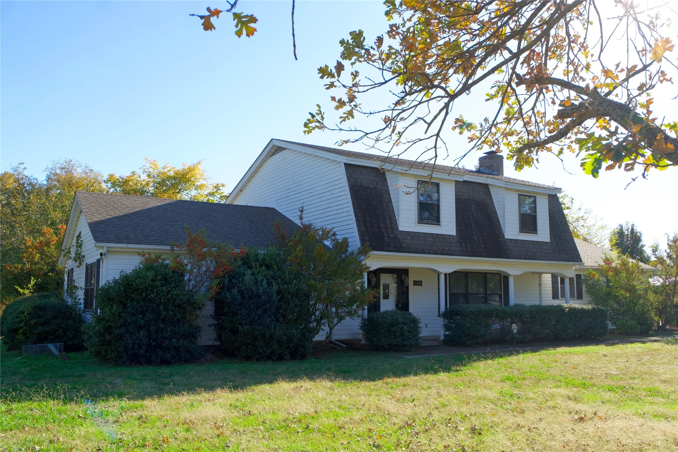 Single Family Residence For Sale in Cooke County , 1196 County Road 260, Gainesville, Texas 76240, 4 Bedroom, 3 Bathroom, 2 Garage spaces, 2,977 Sqft, built in 1989, Preowned, mls#21205493, Real Estate Agent in Gainesville, Homes For Sale in Cooke county, Homes For Sale in Gainesville, Realtor in Gainesville Texas, Real Estate Brokerage Independent Realty Texas, Luminita Cordes Realtor