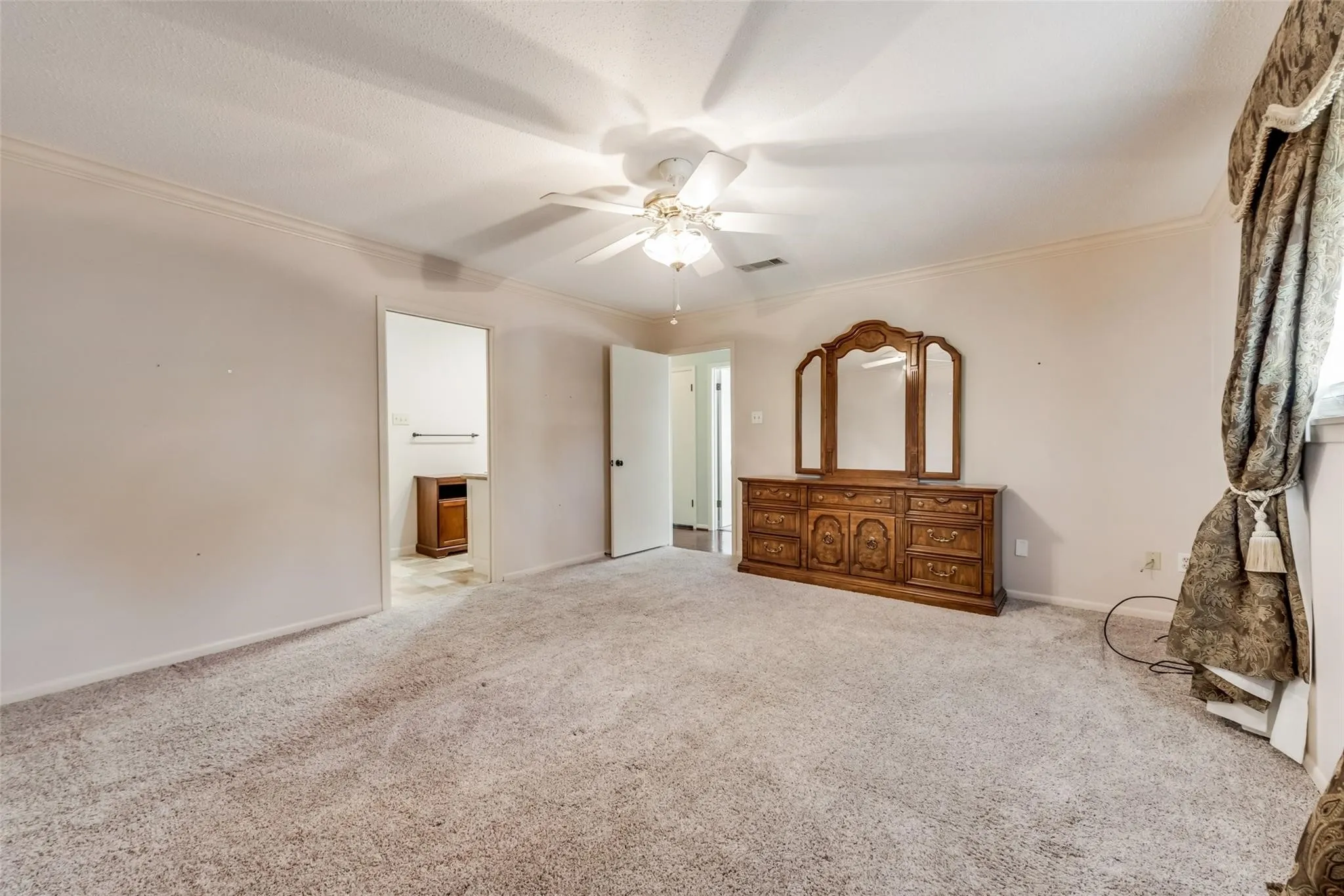 Single Family Residence For Sale in Navarro County , 1821 Dartmouth Lane, Corsicana, Texas 75110, 4 Bedroom, 3 Bathroom, 2 Garage spaces, 2,568 Sqft, built in 1970, mls#21206568, Real Estate Agent in Corsicana, Homes For Sale in Navarro county, Homes For Sale in Corsicana, Realtor in Corsicana Texas, Real Estate Brokerage Independent Realty Texas, Luminita Cordes Realtor