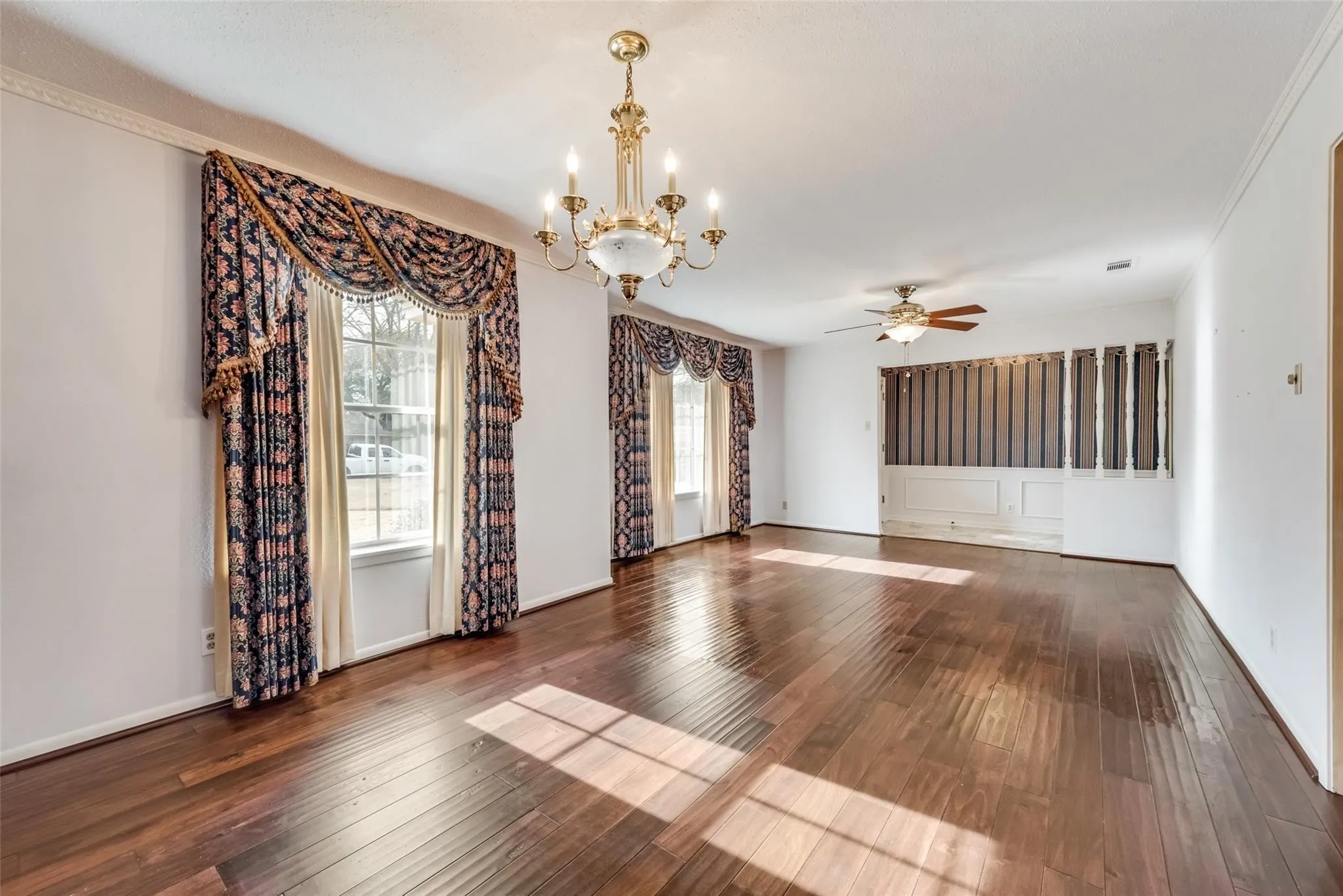 Single Family Residence For Sale in Navarro County , 1821 Dartmouth Lane, Corsicana, Texas 75110, 4 Bedroom, 3 Bathroom, 2 Garage spaces, 2,568 Sqft, built in 1970, mls#21206568, Real Estate Agent in Corsicana, Homes For Sale in Navarro county, Homes For Sale in Corsicana, Realtor in Corsicana Texas, Real Estate Brokerage Independent Realty Texas, Luminita Cordes Realtor