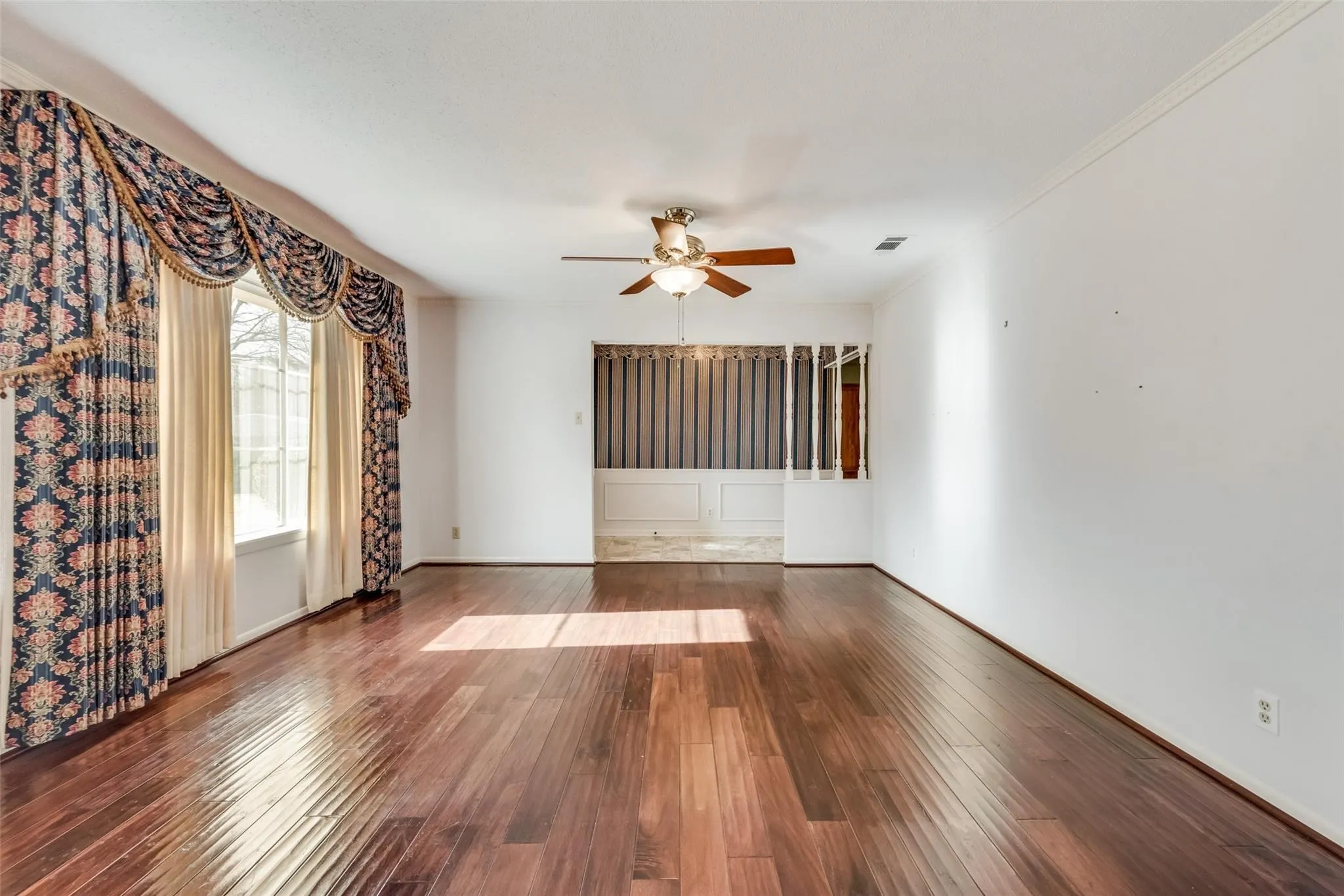 Single Family Residence For Sale in Navarro County , 1821 Dartmouth Lane, Corsicana, Texas 75110, 4 Bedroom, 3 Bathroom, 2 Garage spaces, 2,568 Sqft, built in 1970, mls#21206568, Real Estate Agent in Corsicana, Homes For Sale in Navarro county, Homes For Sale in Corsicana, Realtor in Corsicana Texas, Real Estate Brokerage Independent Realty Texas, Luminita Cordes Realtor