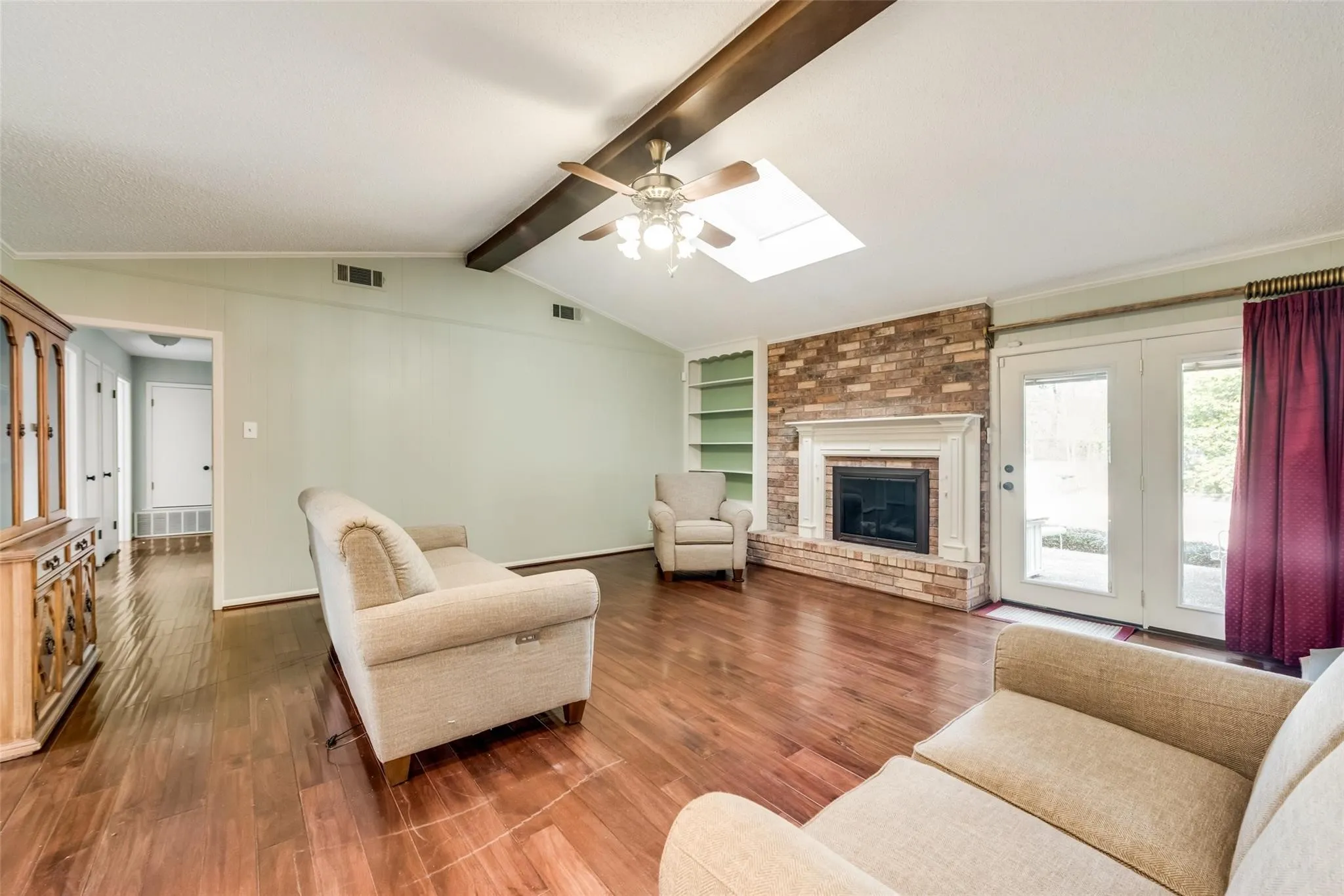 Single Family Residence For Sale in Navarro County , 1821 Dartmouth Lane, Corsicana, Texas 75110, 4 Bedroom, 3 Bathroom, 2 Garage spaces, 2,568 Sqft, built in 1970, mls#21206568, Real Estate Agent in Corsicana, Homes For Sale in Navarro county, Homes For Sale in Corsicana, Realtor in Corsicana Texas, Real Estate Brokerage Independent Realty Texas, Luminita Cordes Realtor