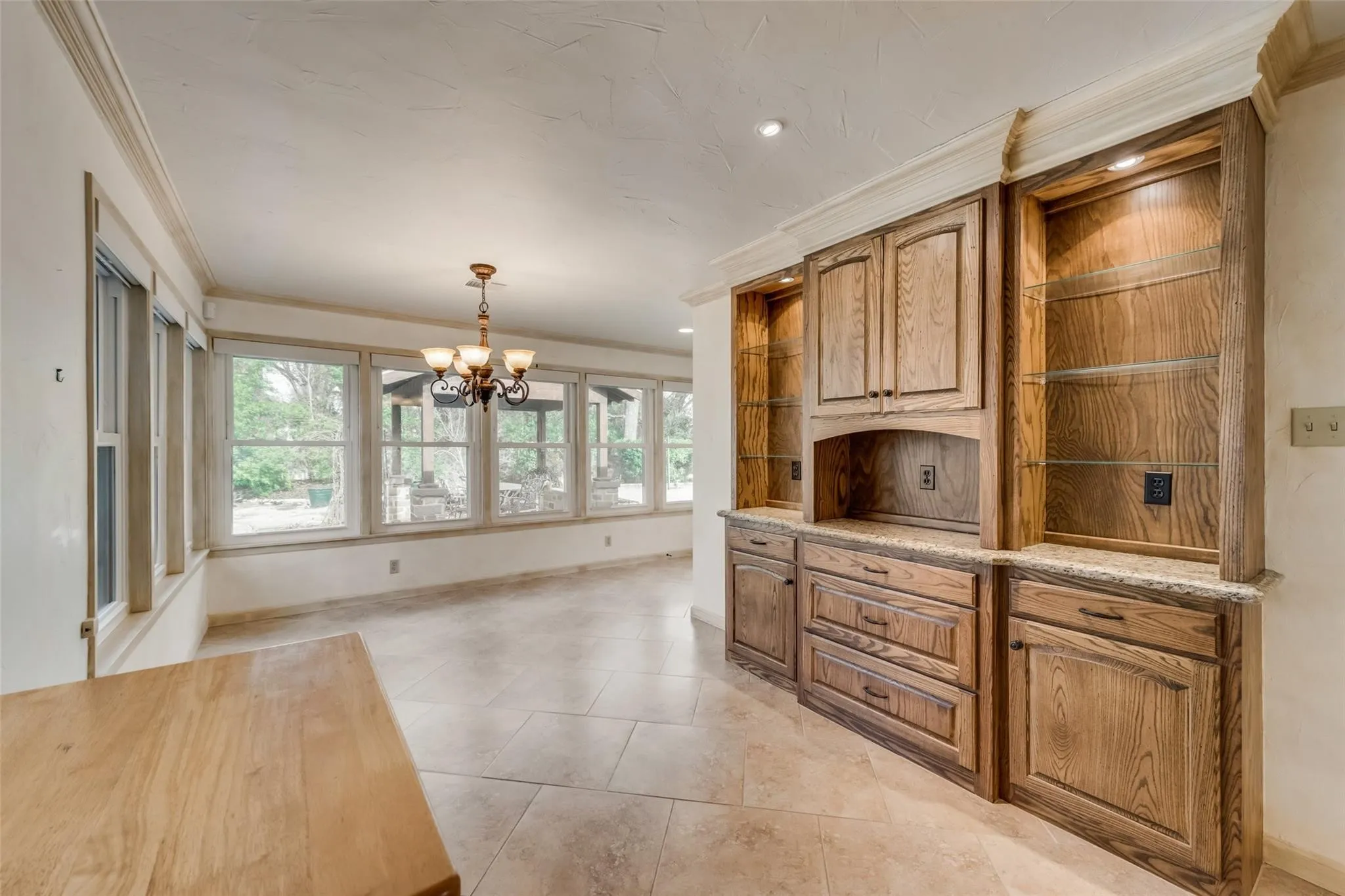 Single Family Residence For Sale in Navarro County , 1821 Dartmouth Lane, Corsicana, Texas 75110, 4 Bedroom, 3 Bathroom, 2 Garage spaces, 2,568 Sqft, built in 1970, mls#21206568, Real Estate Agent in Corsicana, Homes For Sale in Navarro county, Homes For Sale in Corsicana, Realtor in Corsicana Texas, Real Estate Brokerage Independent Realty Texas, Luminita Cordes Realtor