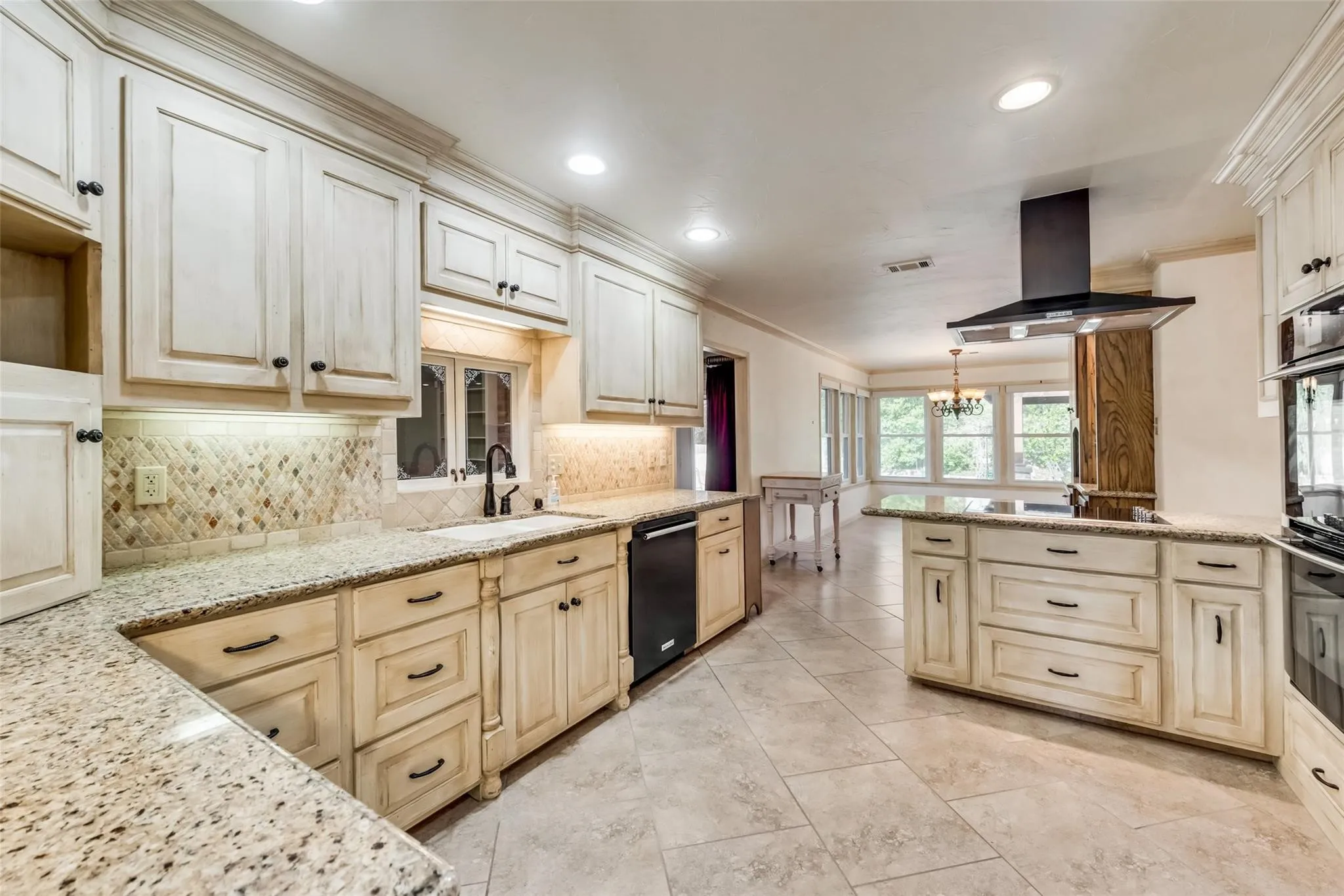 Single Family Residence For Sale in Navarro County , 1821 Dartmouth Lane, Corsicana, Texas 75110, 4 Bedroom, 3 Bathroom, 2 Garage spaces, 2,568 Sqft, built in 1970, mls#21206568, Real Estate Agent in Corsicana, Homes For Sale in Navarro county, Homes For Sale in Corsicana, Realtor in Corsicana Texas, Real Estate Brokerage Independent Realty Texas, Luminita Cordes Realtor