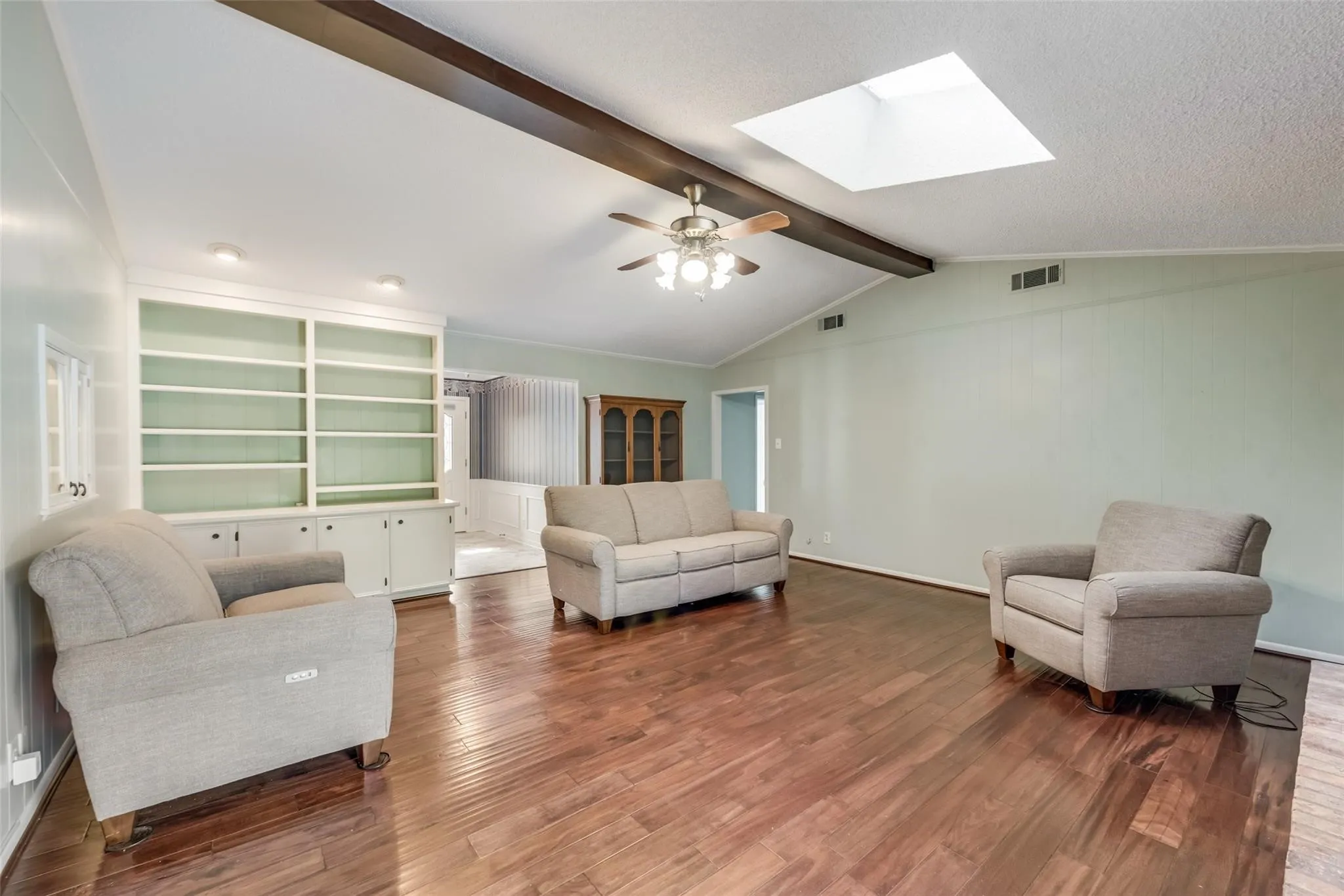 Single Family Residence For Sale in Navarro County , 1821 Dartmouth Lane, Corsicana, Texas 75110, 4 Bedroom, 3 Bathroom, 2 Garage spaces, 2,568 Sqft, built in 1970, mls#21206568, Real Estate Agent in Corsicana, Homes For Sale in Navarro county, Homes For Sale in Corsicana, Realtor in Corsicana Texas, Real Estate Brokerage Independent Realty Texas, Luminita Cordes Realtor