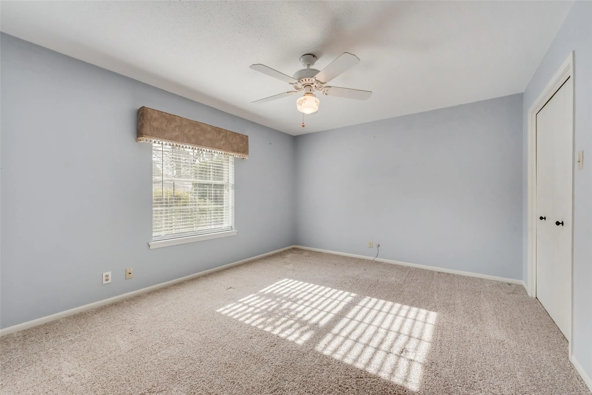 Single Family Residence For Sale in Navarro County , 1821 Dartmouth Lane, Corsicana, Texas 75110, 4 Bedroom, 3 Bathroom, 2 Garage spaces, 2,568 Sqft, built in 1970, mls#21206568, Real Estate Agent in Corsicana, Homes For Sale in Navarro county, Homes For Sale in Corsicana, Realtor in Corsicana Texas, Real Estate Brokerage Independent Realty Texas, Luminita Cordes Realtor