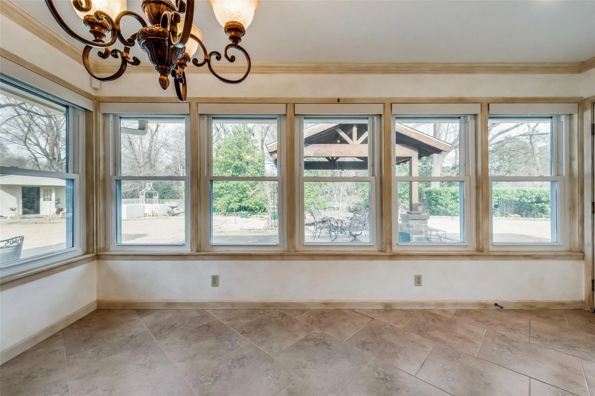Single Family Residence For Sale in Navarro County , 1821 Dartmouth Lane, Corsicana, Texas 75110, 4 Bedroom, 3 Bathroom, 2 Garage spaces, 2,568 Sqft, built in 1970, mls#21206568, Real Estate Agent in Corsicana, Homes For Sale in Navarro county, Homes For Sale in Corsicana, Realtor in Corsicana Texas, Real Estate Brokerage Independent Realty Texas, Luminita Cordes Realtor