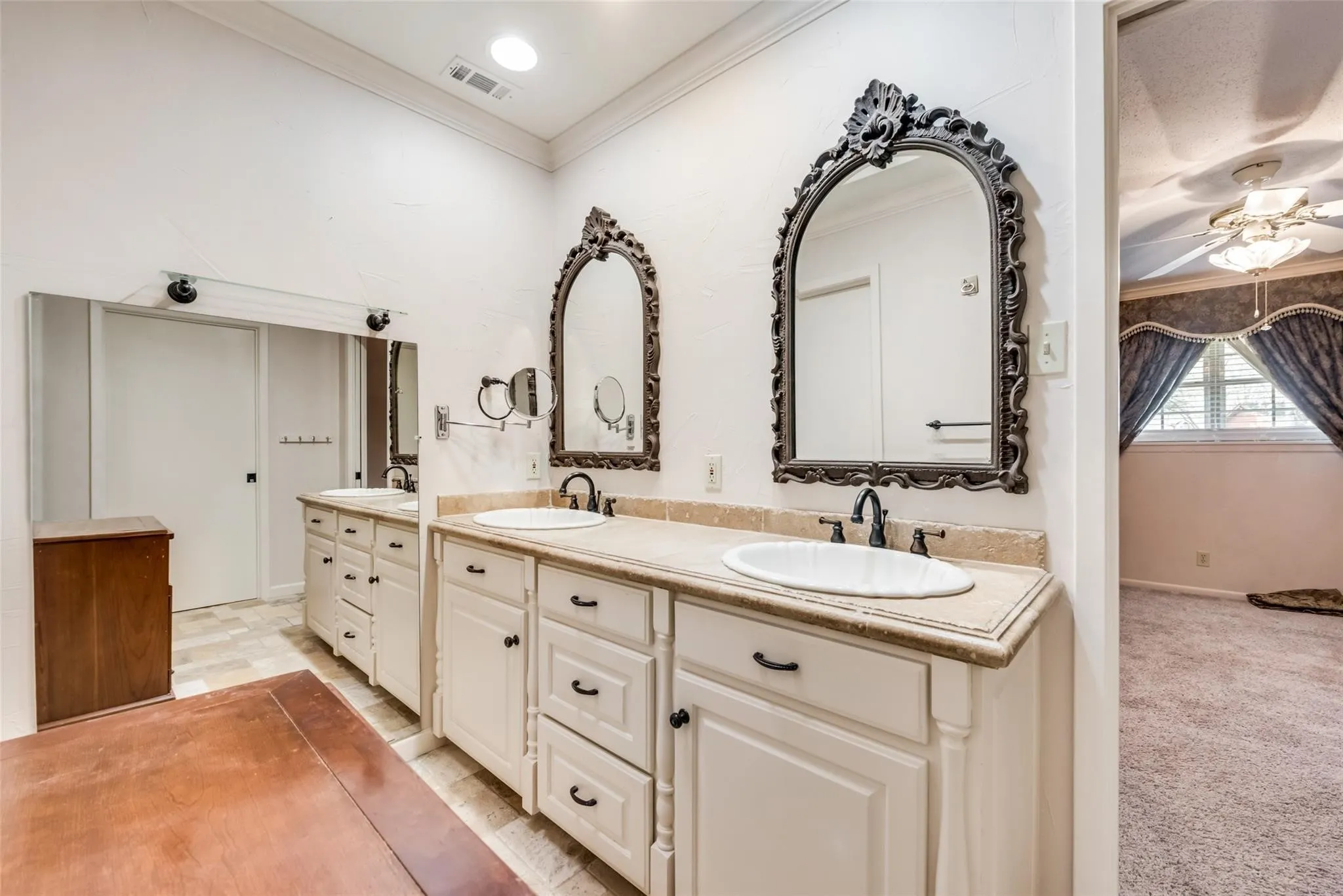 Single Family Residence For Sale in Navarro County , 1821 Dartmouth Lane, Corsicana, Texas 75110, 4 Bedroom, 3 Bathroom, 2 Garage spaces, 2,568 Sqft, built in 1970, mls#21206568, Real Estate Agent in Corsicana, Homes For Sale in Navarro county, Homes For Sale in Corsicana, Realtor in Corsicana Texas, Real Estate Brokerage Independent Realty Texas, Luminita Cordes Realtor