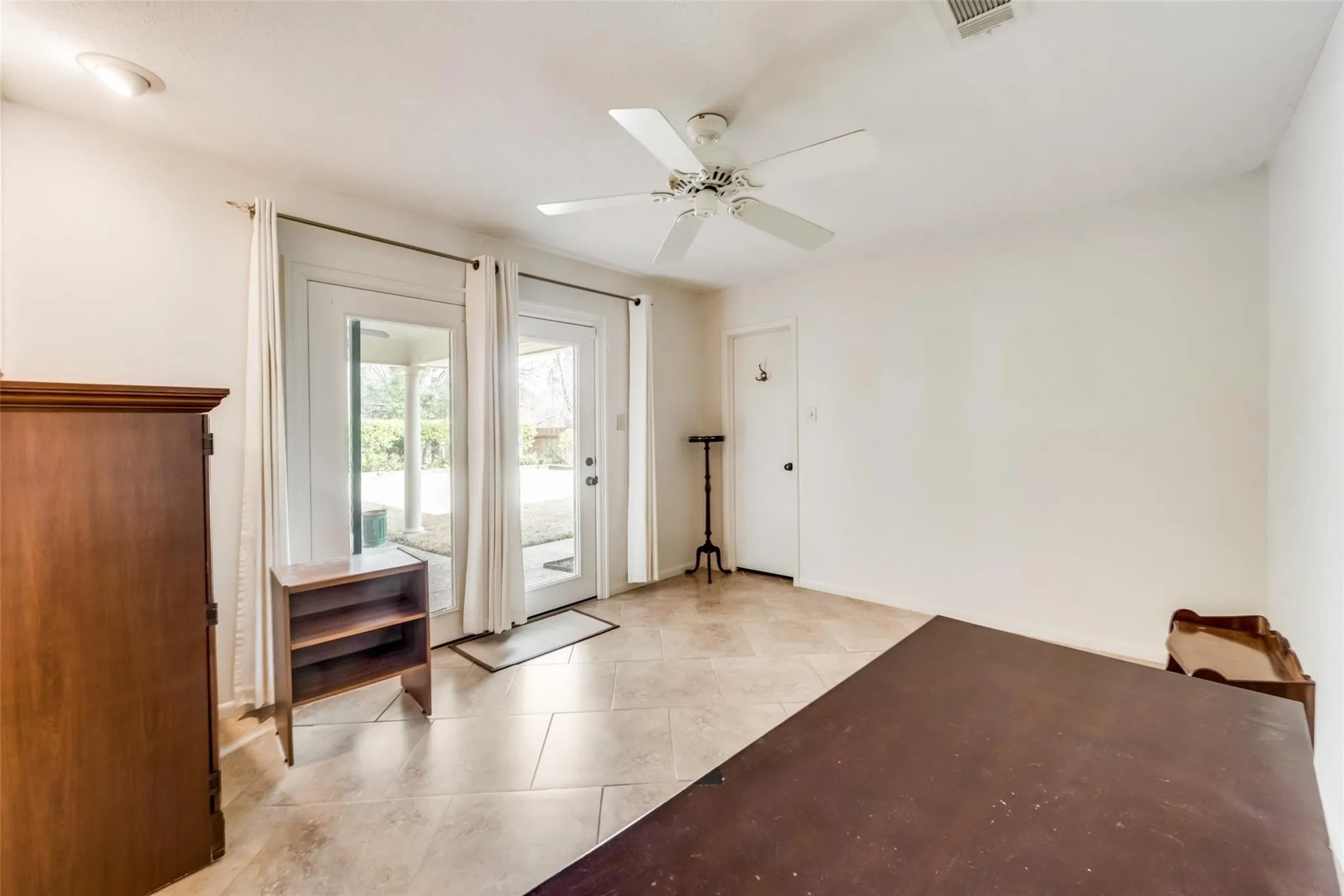 Single Family Residence For Sale in Navarro County , 1821 Dartmouth Lane, Corsicana, Texas 75110, 4 Bedroom, 3 Bathroom, 2 Garage spaces, 2,568 Sqft, built in 1970, mls#21206568, Real Estate Agent in Corsicana, Homes For Sale in Navarro county, Homes For Sale in Corsicana, Realtor in Corsicana Texas, Real Estate Brokerage Independent Realty Texas, Luminita Cordes Realtor