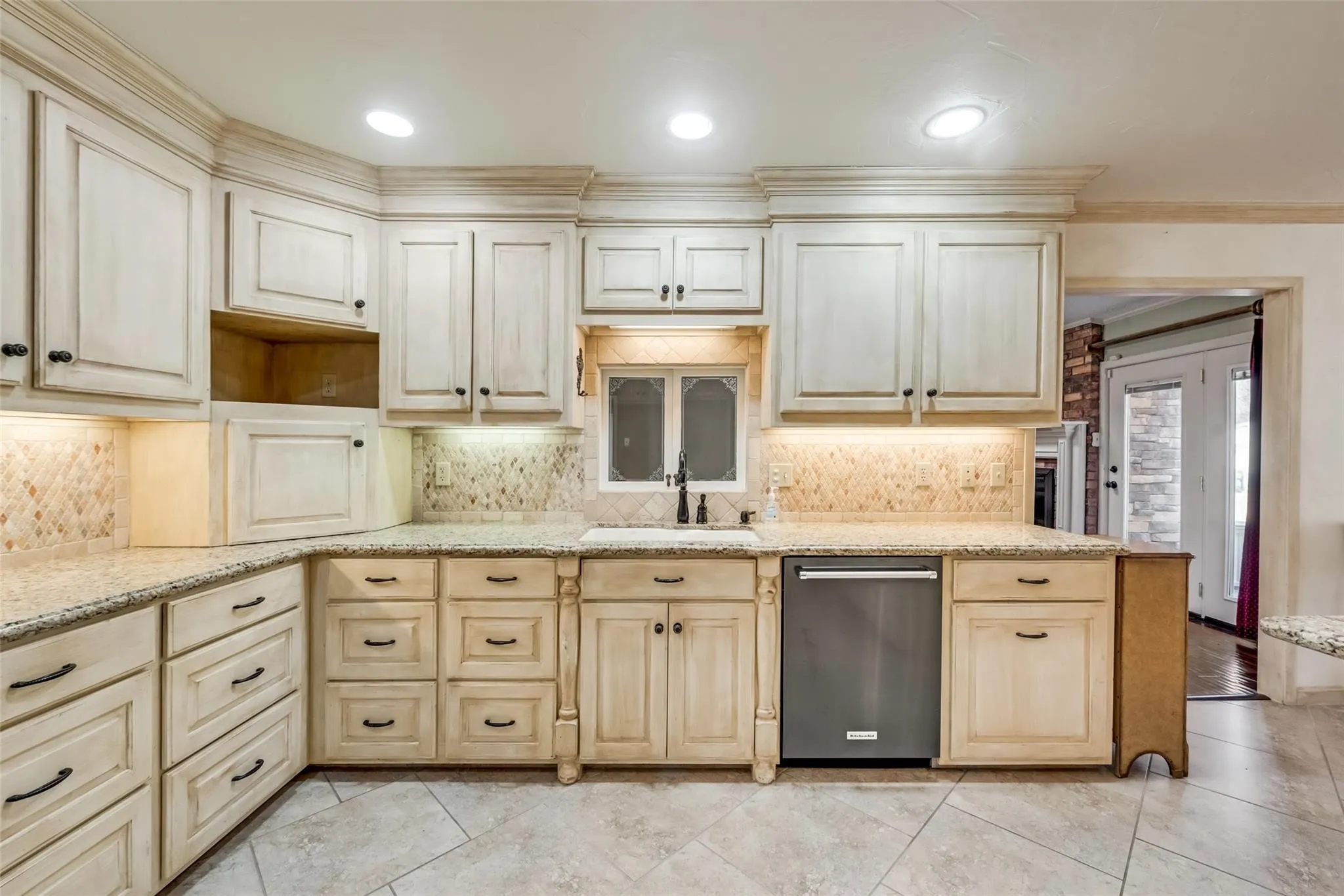 Single Family Residence For Sale in Navarro County , 1821 Dartmouth Lane, Corsicana, Texas 75110, 4 Bedroom, 3 Bathroom, 2 Garage spaces, 2,568 Sqft, built in 1970, mls#21206568, Real Estate Agent in Corsicana, Homes For Sale in Navarro county, Homes For Sale in Corsicana, Realtor in Corsicana Texas, Real Estate Brokerage Independent Realty Texas, Luminita Cordes Realtor