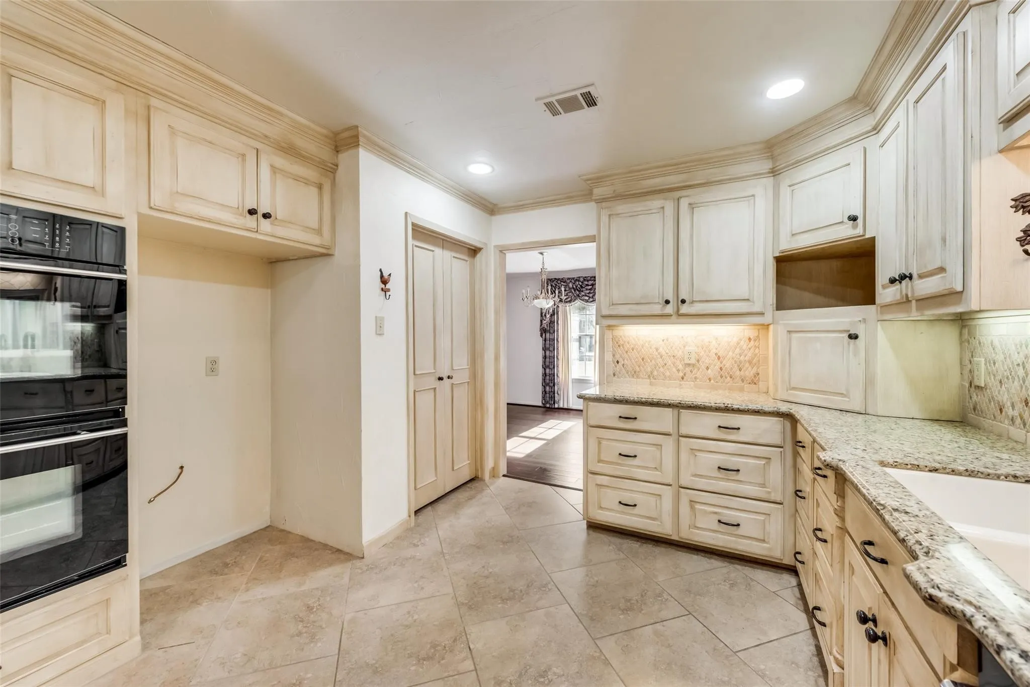 Single Family Residence For Sale in Navarro County , 1821 Dartmouth Lane, Corsicana, Texas 75110, 4 Bedroom, 3 Bathroom, 2 Garage spaces, 2,568 Sqft, built in 1970, mls#21206568, Real Estate Agent in Corsicana, Homes For Sale in Navarro county, Homes For Sale in Corsicana, Realtor in Corsicana Texas, Real Estate Brokerage Independent Realty Texas, Luminita Cordes Realtor