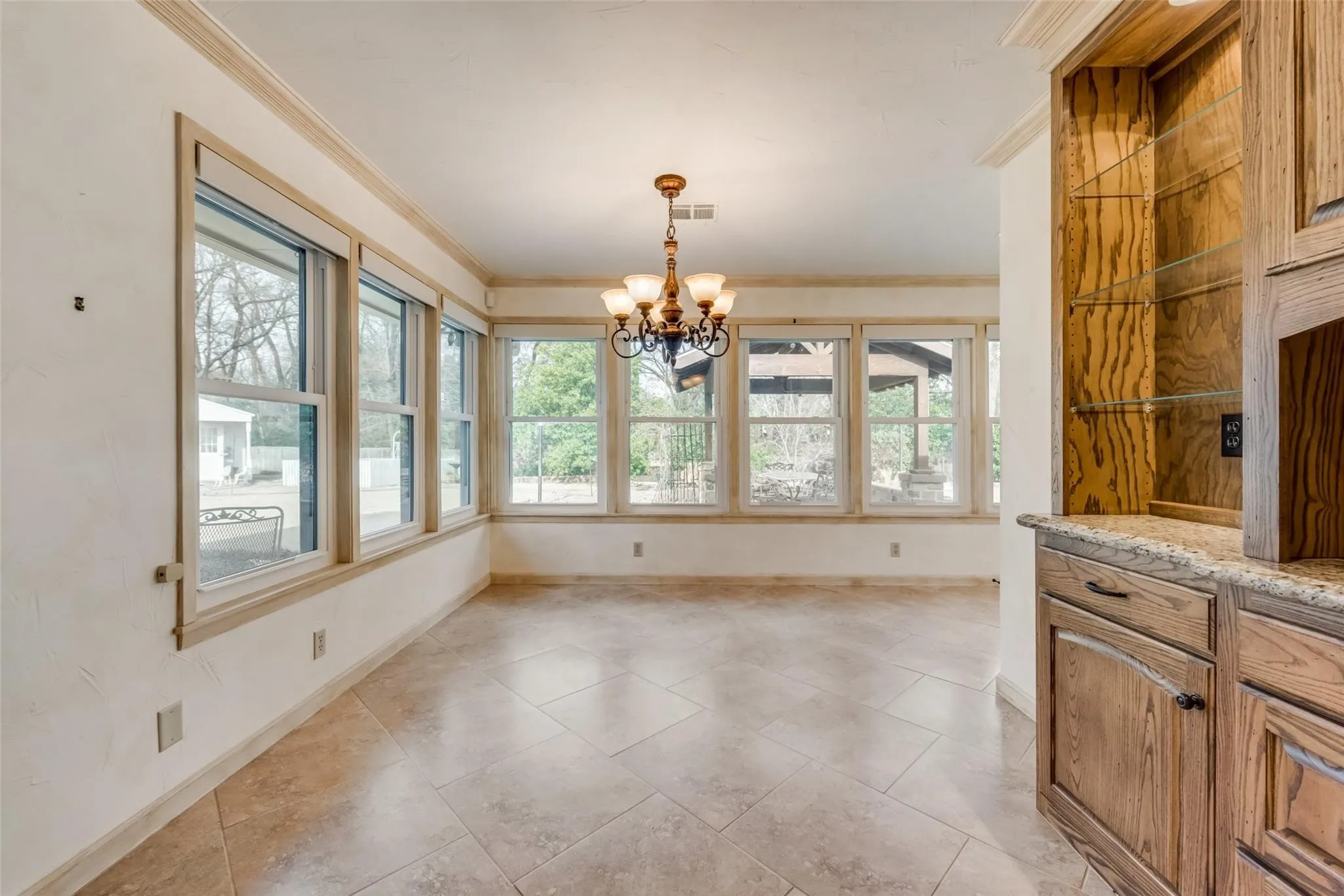 Single Family Residence For Sale in Navarro County , 1821 Dartmouth Lane, Corsicana, Texas 75110, 4 Bedroom, 3 Bathroom, 2 Garage spaces, 2,568 Sqft, built in 1970, mls#21206568, Real Estate Agent in Corsicana, Homes For Sale in Navarro county, Homes For Sale in Corsicana, Realtor in Corsicana Texas, Real Estate Brokerage Independent Realty Texas, Luminita Cordes Realtor