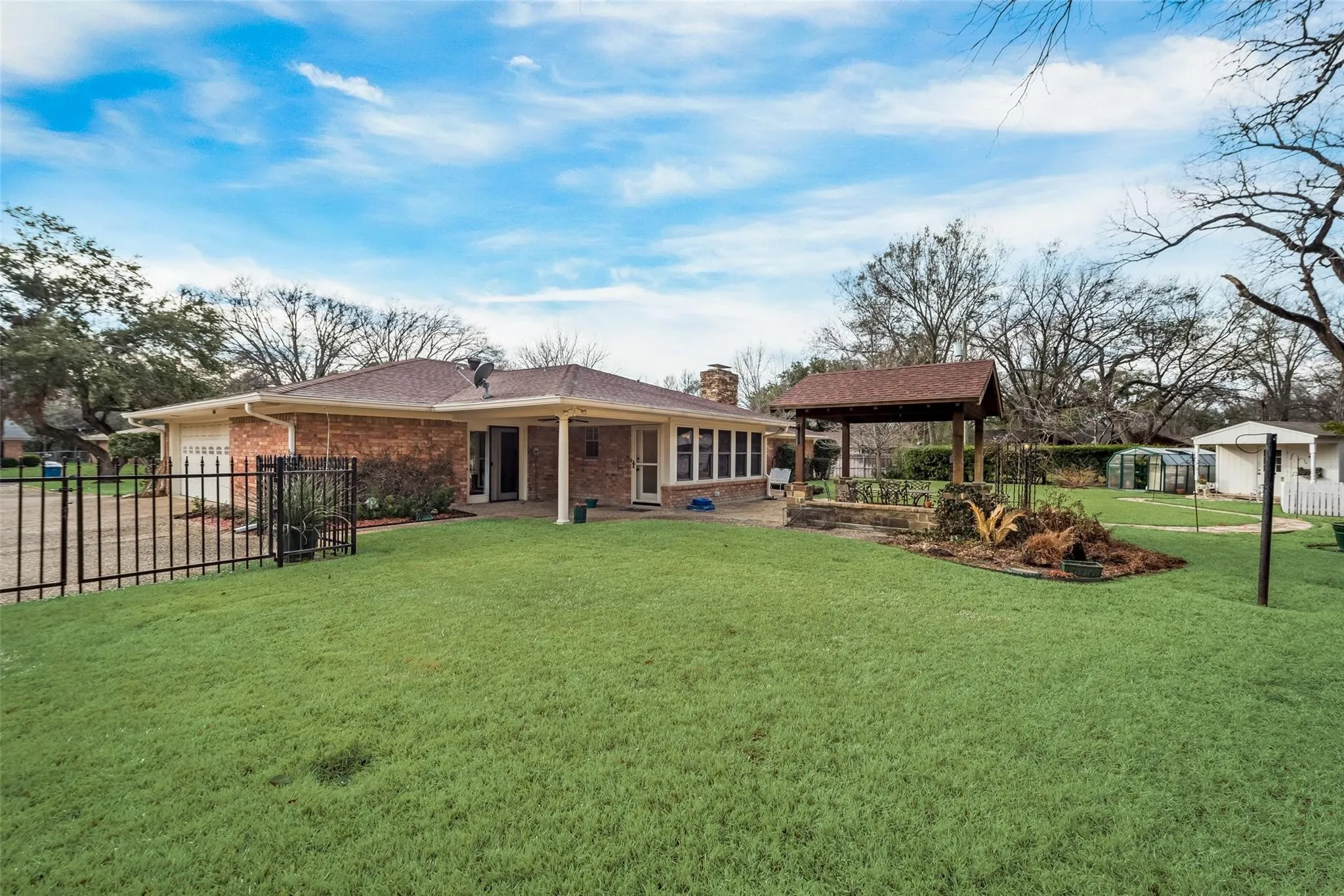 Single Family Residence For Sale in Navarro County , 1821 Dartmouth Lane, Corsicana, Texas 75110, 4 Bedroom, 3 Bathroom, 2 Garage spaces, 2,568 Sqft, built in 1970, mls#21206568, Real Estate Agent in Corsicana, Homes For Sale in Navarro county, Homes For Sale in Corsicana, Realtor in Corsicana Texas, Real Estate Brokerage Independent Realty Texas, Luminita Cordes Realtor