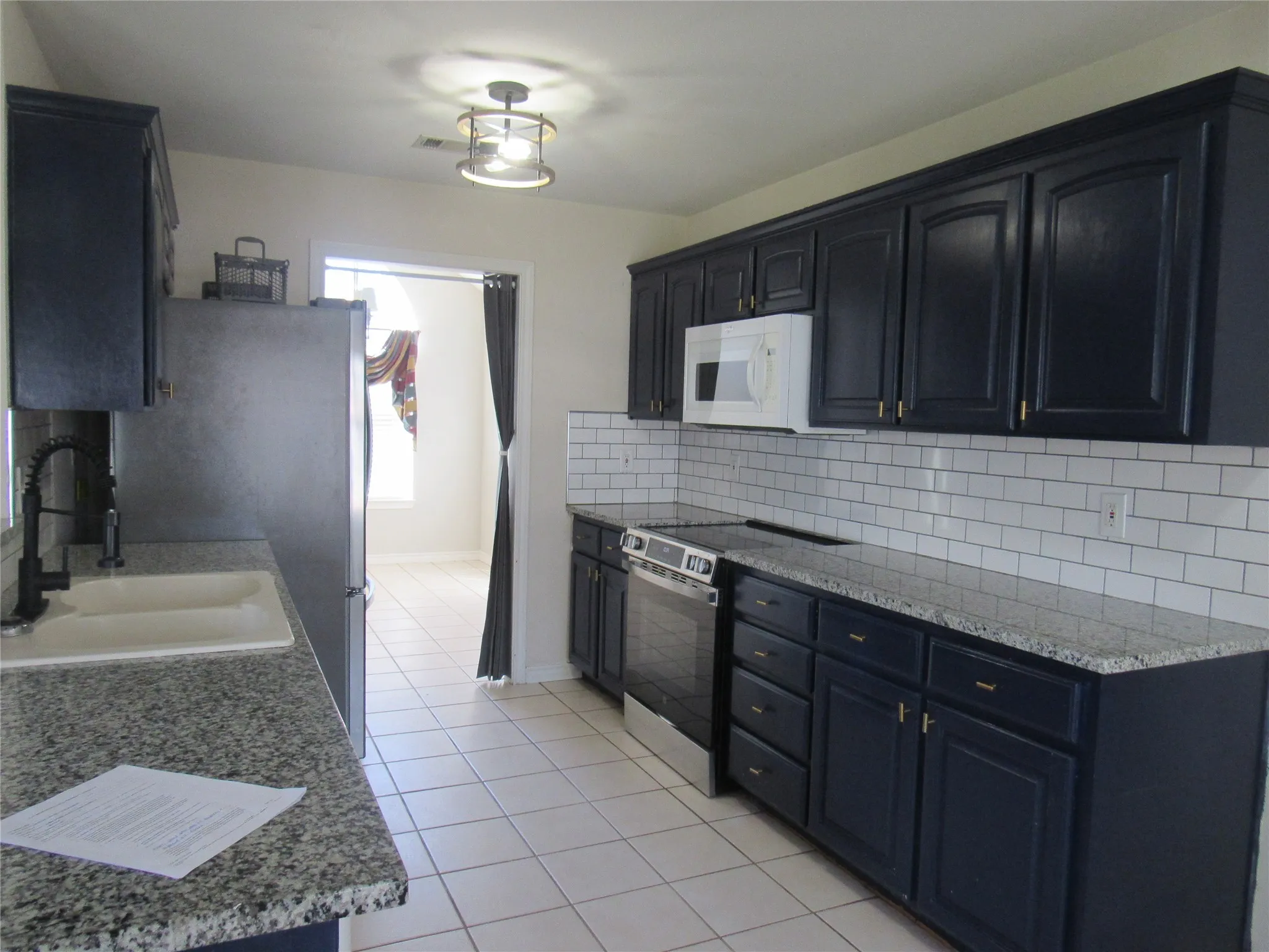 Single Family Residence For Sale in Grayson County , 4019 E Fm 120, Denison, Texas 75021, 3 Bedroom, 2 Bathroom, 5 Garage spaces, 1,621 Sqft, built in 1999, Preowned, mls#21206194, Real Estate Agent in Denison, Homes For Sale in Grayson county, Homes For Sale in Denison, Realtor in Denison Texas, Real Estate Brokerage Independent Realty Texas, Luminita Cordes Realtor