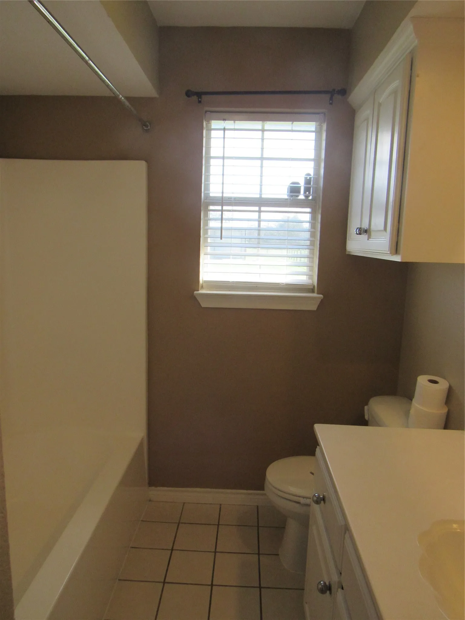 Single Family Residence For Sale in Grayson County , 4019 E Fm 120, Denison, Texas 75021, 3 Bedroom, 2 Bathroom, 5 Garage spaces, 1,621 Sqft, built in 1999, Preowned, mls#21206194, Real Estate Agent in Denison, Homes For Sale in Grayson county, Homes For Sale in Denison, Realtor in Denison Texas, Real Estate Brokerage Independent Realty Texas, Luminita Cordes Realtor