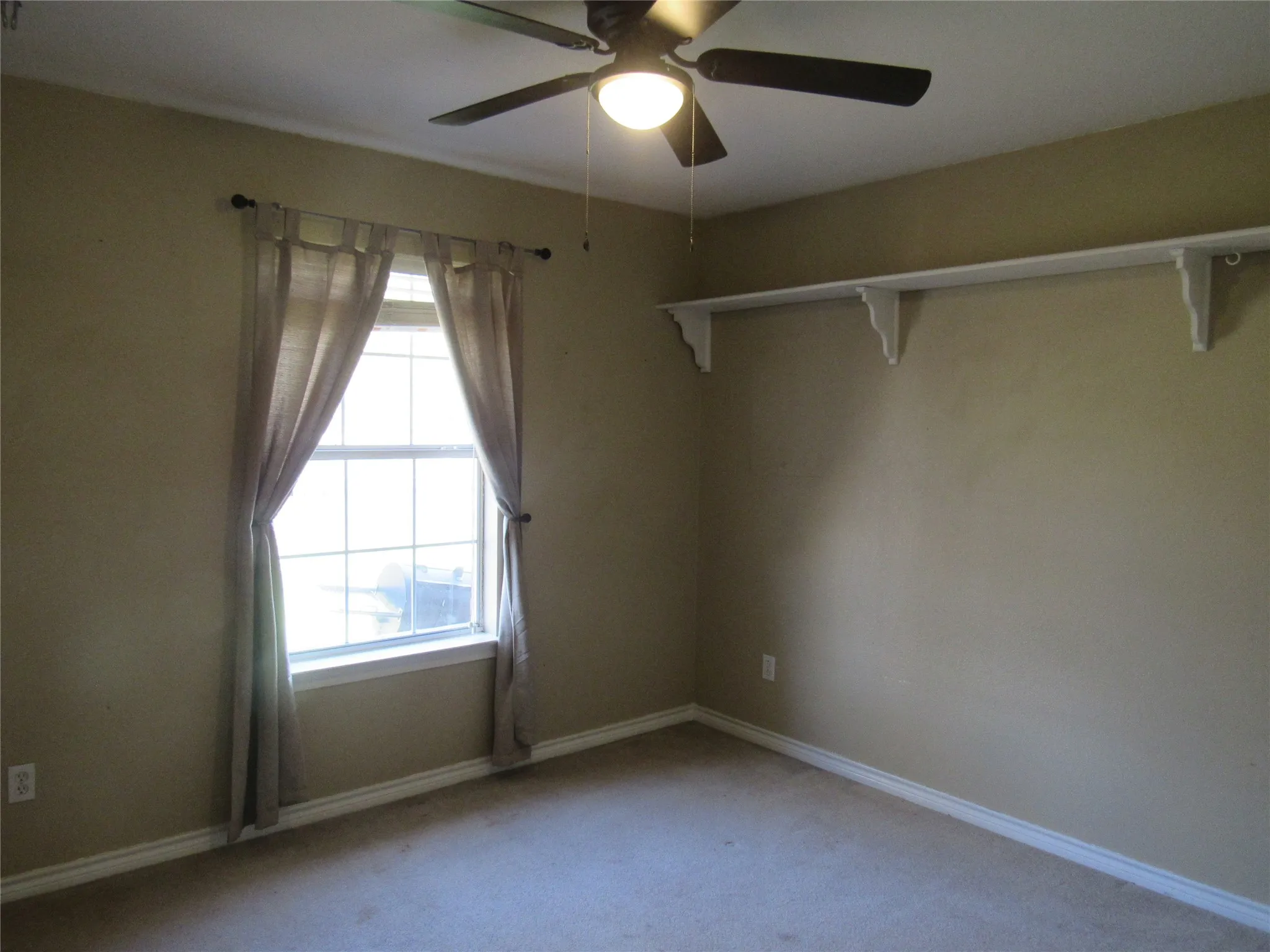 Single Family Residence For Sale in Grayson County , 4019 E Fm 120, Denison, Texas 75021, 3 Bedroom, 2 Bathroom, 5 Garage spaces, 1,621 Sqft, built in 1999, Preowned, mls#21206194, Real Estate Agent in Denison, Homes For Sale in Grayson county, Homes For Sale in Denison, Realtor in Denison Texas, Real Estate Brokerage Independent Realty Texas, Luminita Cordes Realtor