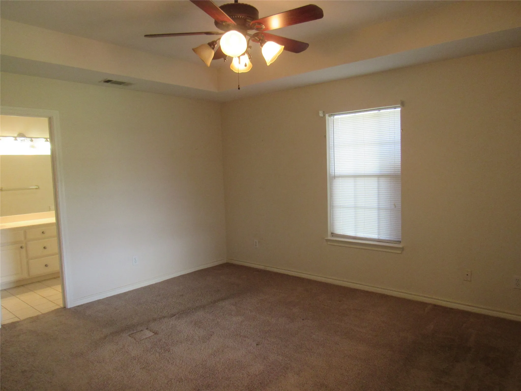 Single Family Residence For Sale in Grayson County , 4019 E Fm 120, Denison, Texas 75021, 3 Bedroom, 2 Bathroom, 5 Garage spaces, 1,621 Sqft, built in 1999, Preowned, mls#21206194, Real Estate Agent in Denison, Homes For Sale in Grayson county, Homes For Sale in Denison, Realtor in Denison Texas, Real Estate Brokerage Independent Realty Texas, Luminita Cordes Realtor