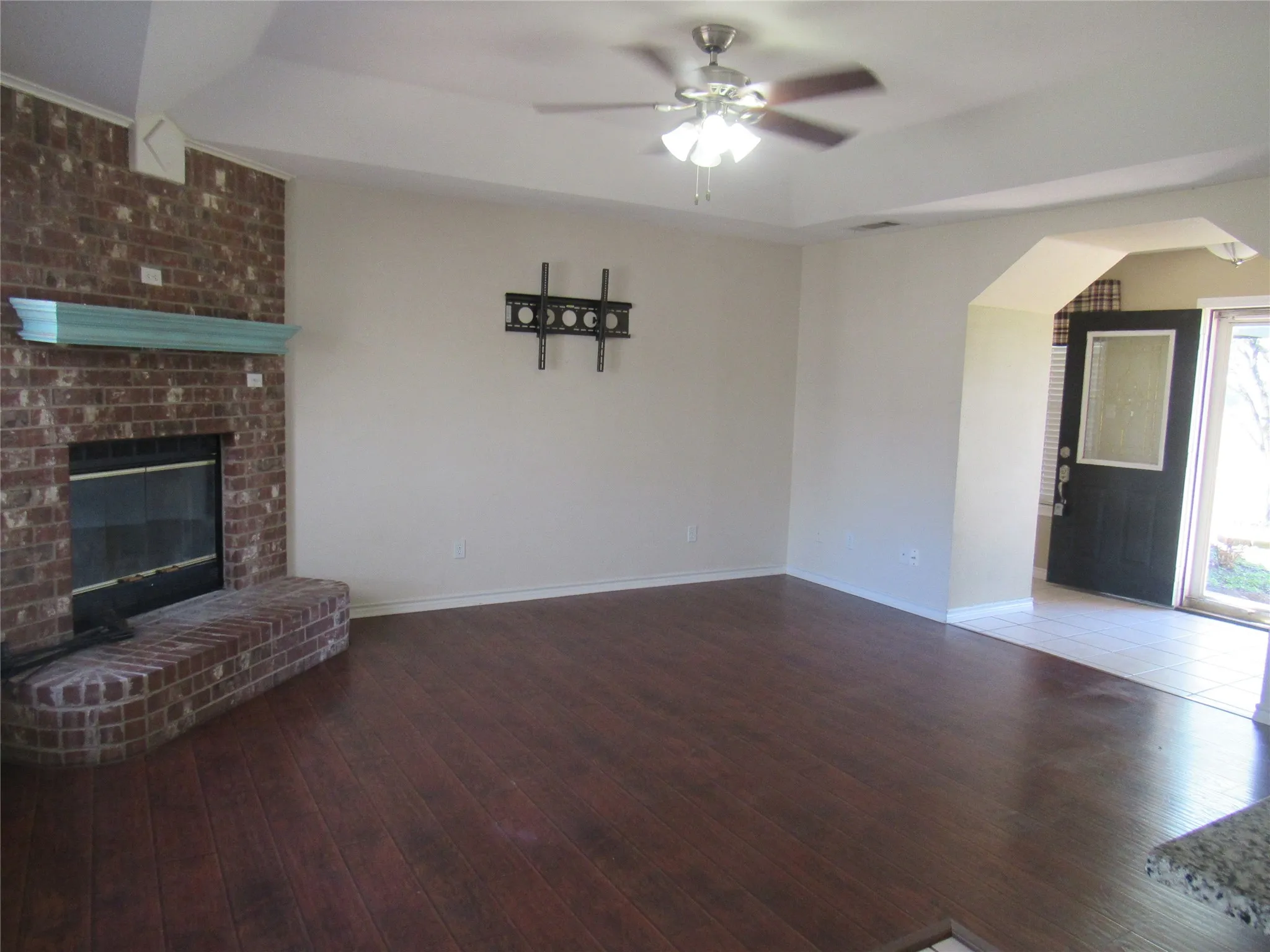 Single Family Residence For Sale in Grayson County , 4019 E Fm 120, Denison, Texas 75021, 3 Bedroom, 2 Bathroom, 5 Garage spaces, 1,621 Sqft, built in 1999, Preowned, mls#21206194, Real Estate Agent in Denison, Homes For Sale in Grayson county, Homes For Sale in Denison, Realtor in Denison Texas, Real Estate Brokerage Independent Realty Texas, Luminita Cordes Realtor