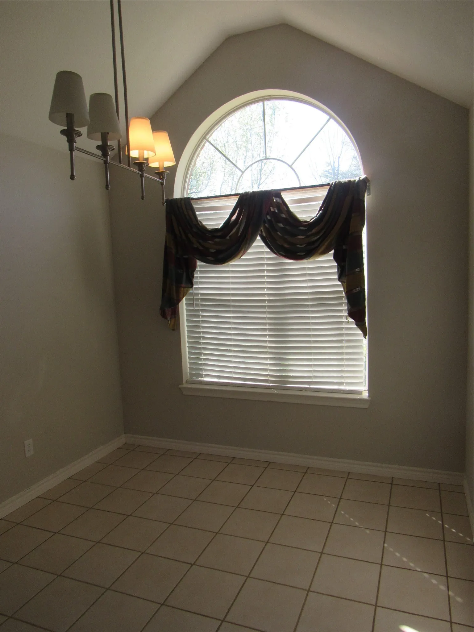 Single Family Residence For Sale in Grayson County , 4019 E Fm 120, Denison, Texas 75021, 3 Bedroom, 2 Bathroom, 5 Garage spaces, 1,621 Sqft, built in 1999, Preowned, mls#21206194, Real Estate Agent in Denison, Homes For Sale in Grayson county, Homes For Sale in Denison, Realtor in Denison Texas, Real Estate Brokerage Independent Realty Texas, Luminita Cordes Realtor