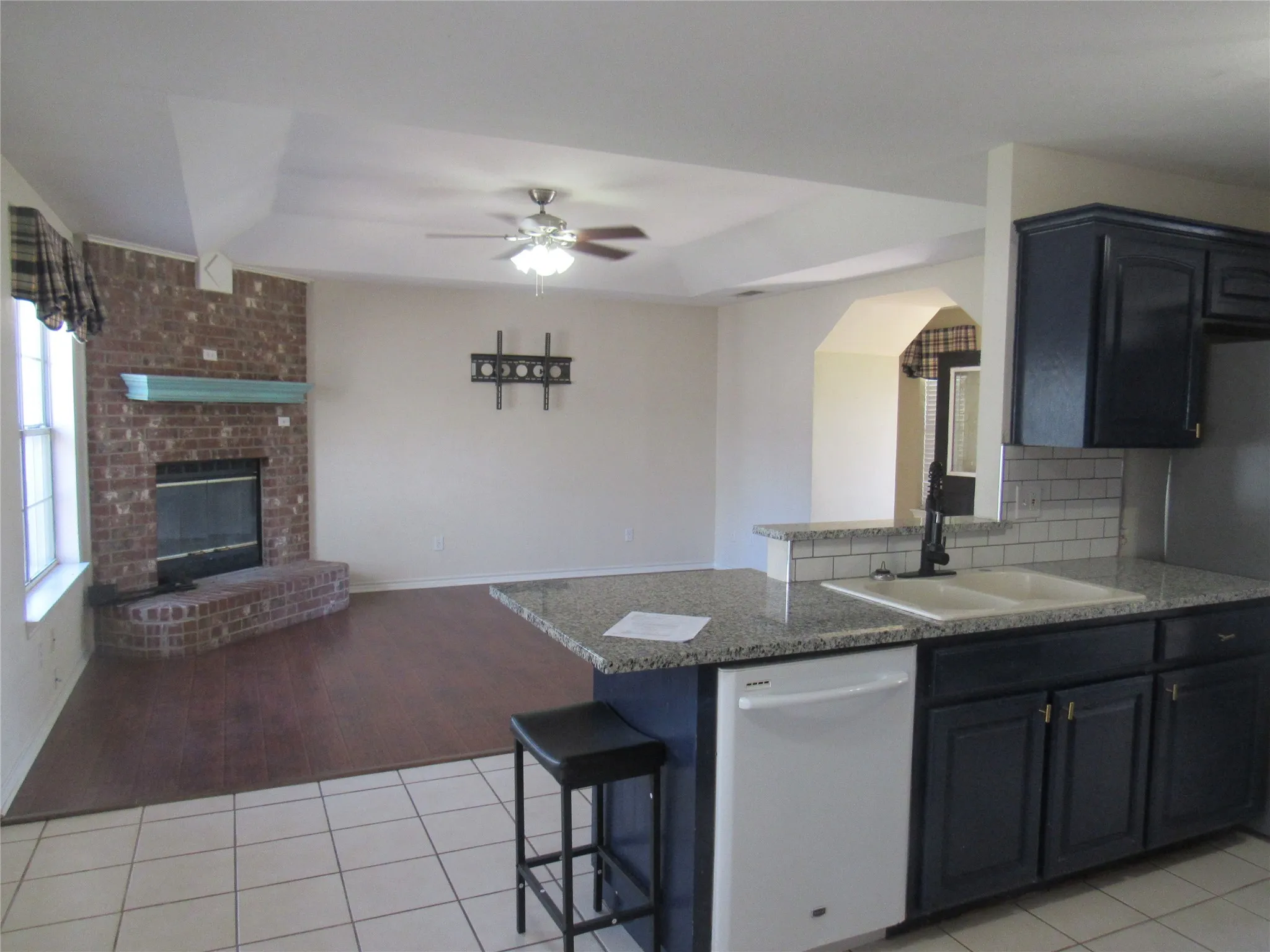 Single Family Residence For Sale in Grayson County , 4019 E Fm 120, Denison, Texas 75021, 3 Bedroom, 2 Bathroom, 5 Garage spaces, 1,621 Sqft, built in 1999, Preowned, mls#21206194, Real Estate Agent in Denison, Homes For Sale in Grayson county, Homes For Sale in Denison, Realtor in Denison Texas, Real Estate Brokerage Independent Realty Texas, Luminita Cordes Realtor