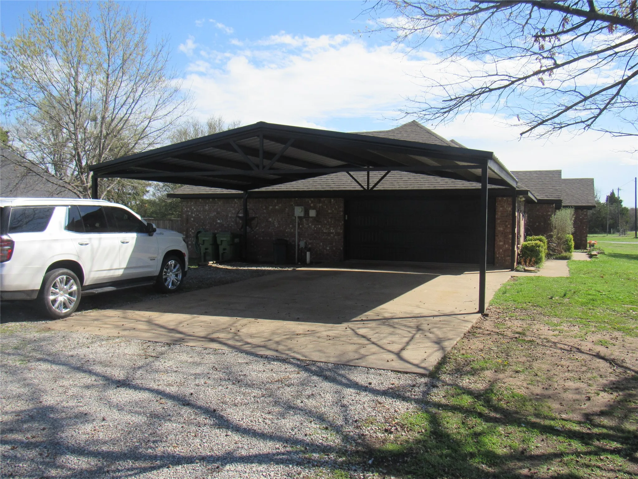 Single Family Residence For Sale in Grayson County , 4019 E Fm 120, Denison, Texas 75021, 3 Bedroom, 2 Bathroom, 5 Garage spaces, 1,621 Sqft, built in 1999, Preowned, mls#21206194, Real Estate Agent in Denison, Homes For Sale in Grayson county, Homes For Sale in Denison, Realtor in Denison Texas, Real Estate Brokerage Independent Realty Texas, Luminita Cordes Realtor