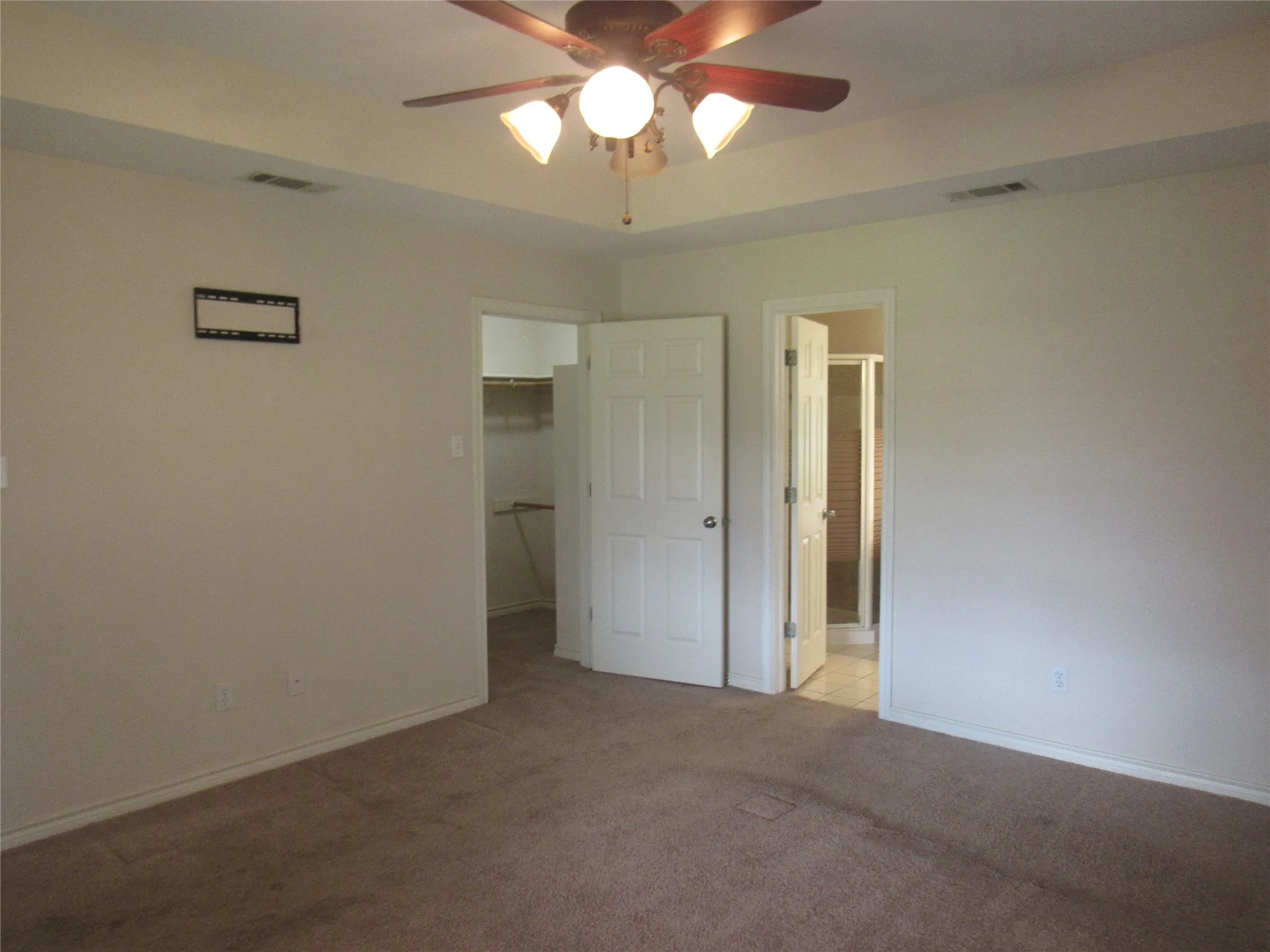 Single Family Residence For Sale in Grayson County , 4019 E Fm 120, Denison, Texas 75021, 3 Bedroom, 2 Bathroom, 5 Garage spaces, 1,621 Sqft, built in 1999, Preowned, mls#21206194, Real Estate Agent in Denison, Homes For Sale in Grayson county, Homes For Sale in Denison, Realtor in Denison Texas, Real Estate Brokerage Independent Realty Texas, Luminita Cordes Realtor