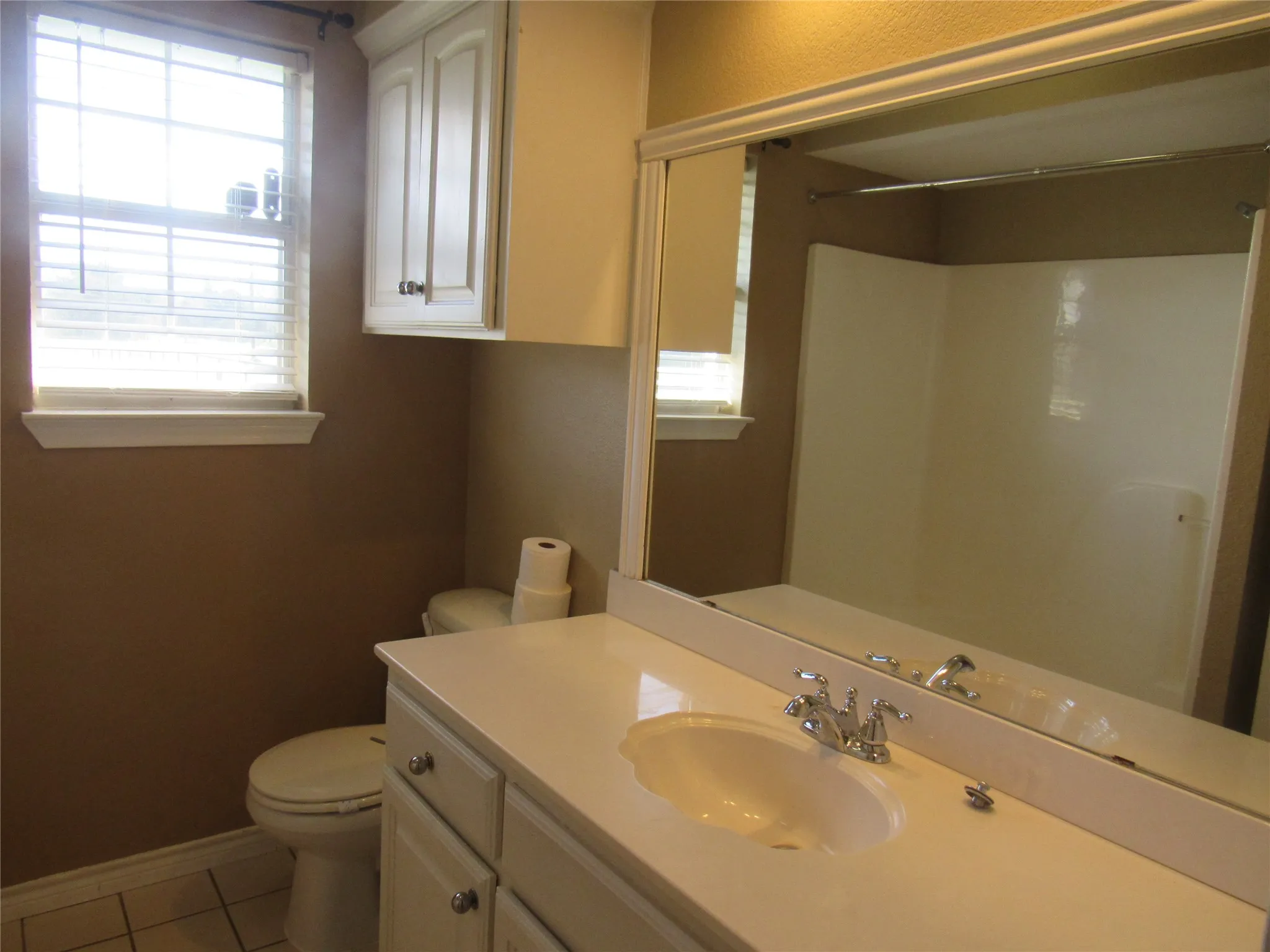 Single Family Residence For Sale in Grayson County , 4019 E Fm 120, Denison, Texas 75021, 3 Bedroom, 2 Bathroom, 5 Garage spaces, 1,621 Sqft, built in 1999, Preowned, mls#21206194, Real Estate Agent in Denison, Homes For Sale in Grayson county, Homes For Sale in Denison, Realtor in Denison Texas, Real Estate Brokerage Independent Realty Texas, Luminita Cordes Realtor