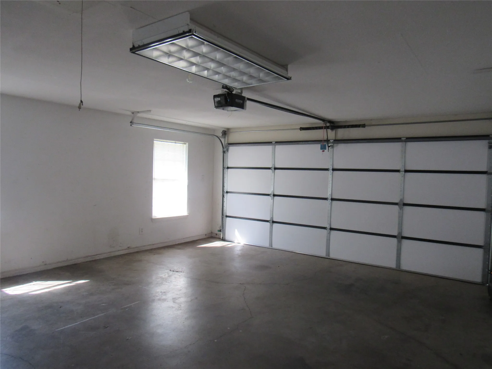 Single Family Residence For Sale in Grayson County , 4019 E Fm 120, Denison, Texas 75021, 3 Bedroom, 2 Bathroom, 5 Garage spaces, 1,621 Sqft, built in 1999, Preowned, mls#21206194, Real Estate Agent in Denison, Homes For Sale in Grayson county, Homes For Sale in Denison, Realtor in Denison Texas, Real Estate Brokerage Independent Realty Texas, Luminita Cordes Realtor