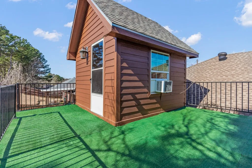 Single Family Residence For Sale in Gregg County , 804 Alta Street, Longview, Texas 75604, 3 Bedroom, 2 Bathroom, Garage spaces, 1,346 Sqft, built in 1997, mls#21205814, Real Estate Agent in Longview, Homes For Sale in Gregg county, Homes For Sale in Longview, Realtor in Longview Texas, Real Estate Brokerage Independent Realty Texas, Luminita Cordes Realtor
