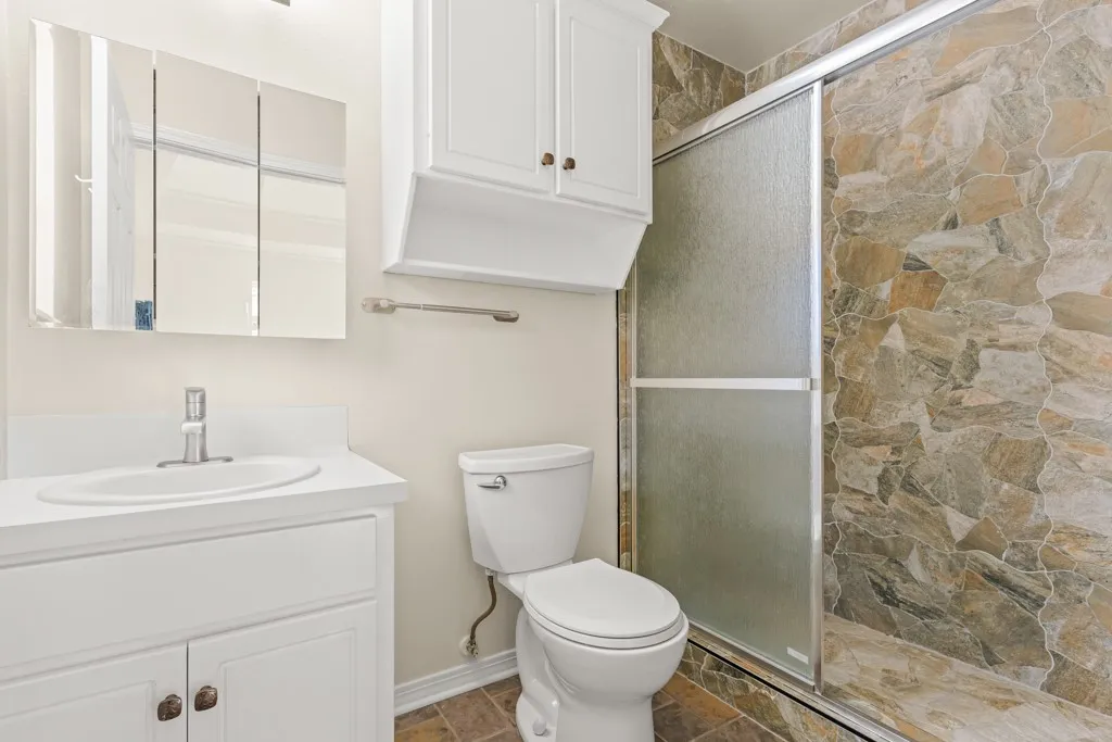 Single Family Residence For Sale in Gregg County , 804 Alta Street, Longview, Texas 75604, 3 Bedroom, 2 Bathroom, Garage spaces, 1,346 Sqft, built in 1997, mls#21205814, Real Estate Agent in Longview, Homes For Sale in Gregg county, Homes For Sale in Longview, Realtor in Longview Texas, Real Estate Brokerage Independent Realty Texas, Luminita Cordes Realtor