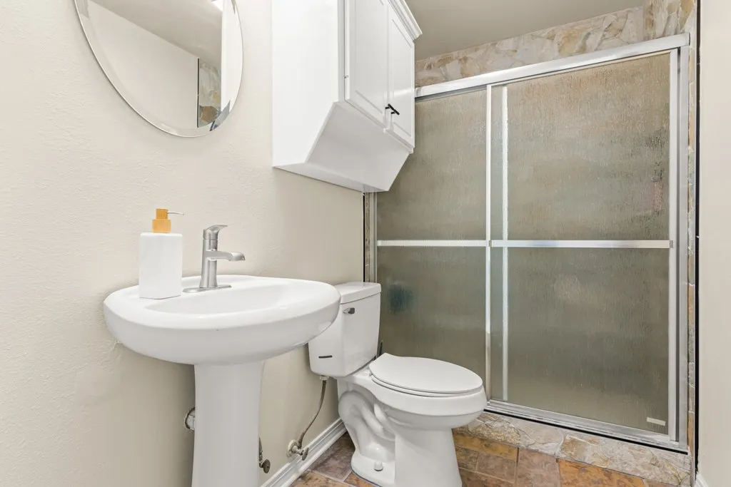 Single Family Residence For Sale in Gregg County , 804 Alta Street, Longview, Texas 75604, 3 Bedroom, 2 Bathroom, Garage spaces, 1,346 Sqft, built in 1997, mls#21205814, Real Estate Agent in Longview, Homes For Sale in Gregg county, Homes For Sale in Longview, Realtor in Longview Texas, Real Estate Brokerage Independent Realty Texas, Luminita Cordes Realtor