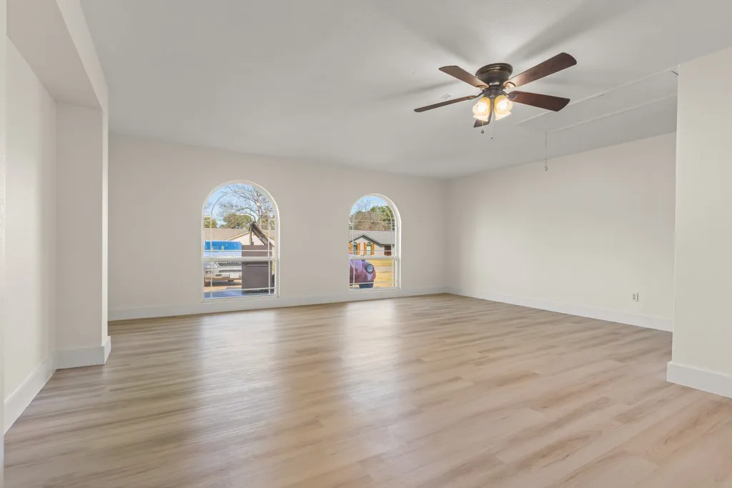 Single Family Residence For Sale in Gregg County , 804 Alta Street, Longview, Texas 75604, 3 Bedroom, 2 Bathroom, Garage spaces, 1,346 Sqft, built in 1997, mls#21205814, Real Estate Agent in Longview, Homes For Sale in Gregg county, Homes For Sale in Longview, Realtor in Longview Texas, Real Estate Brokerage Independent Realty Texas, Luminita Cordes Realtor