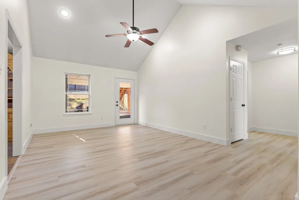 Single Family Residence For Sale in Gregg County , 804 Alta Street, Longview, Texas 75604, 3 Bedroom, 2 Bathroom, Garage spaces, 1,346 Sqft, built in 1997, mls#21205814, Real Estate Agent in Longview, Homes For Sale in Gregg county, Homes For Sale in Longview, Realtor in Longview Texas, Real Estate Brokerage Independent Realty Texas, Luminita Cordes Realtor