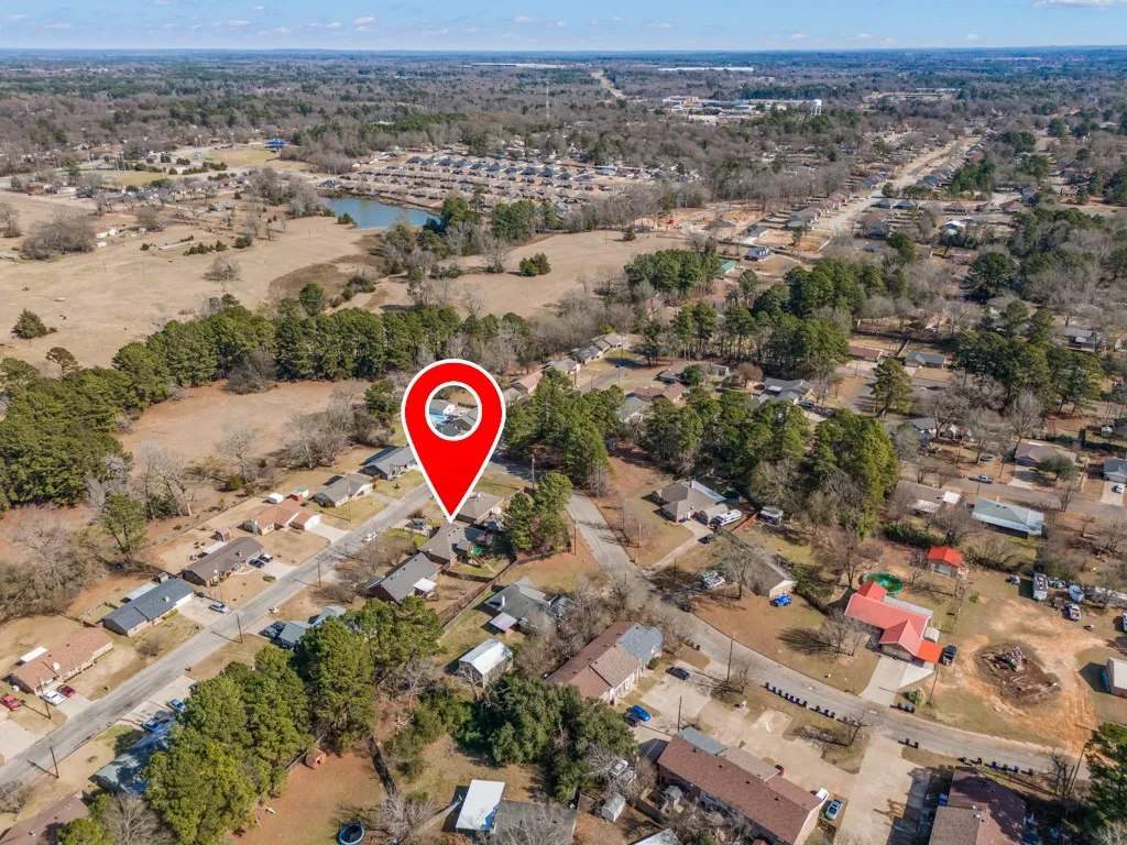 Single Family Residence For Sale in Gregg County , 804 Alta Street, Longview, Texas 75604, 3 Bedroom, 2 Bathroom, Garage spaces, 1,346 Sqft, built in 1997, mls#21205814, Real Estate Agent in Longview, Homes For Sale in Gregg county, Homes For Sale in Longview, Realtor in Longview Texas, Real Estate Brokerage Independent Realty Texas, Luminita Cordes Realtor