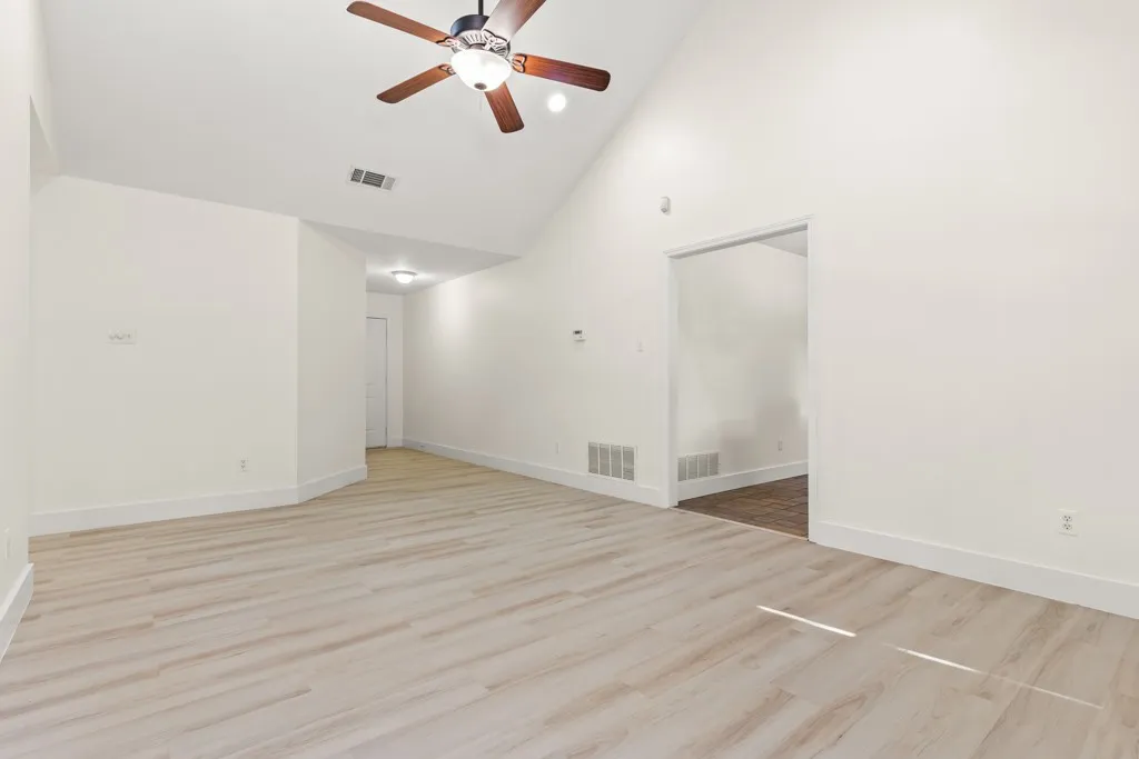 Single Family Residence For Sale in Gregg County , 804 Alta Street, Longview, Texas 75604, 3 Bedroom, 2 Bathroom, Garage spaces, 1,346 Sqft, built in 1997, mls#21205814, Real Estate Agent in Longview, Homes For Sale in Gregg county, Homes For Sale in Longview, Realtor in Longview Texas, Real Estate Brokerage Independent Realty Texas, Luminita Cordes Realtor