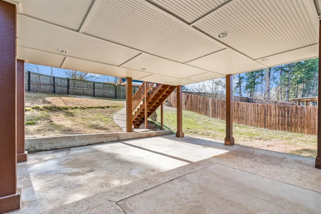 Single Family Residence For Sale in Gregg County , 804 Alta Street, Longview, Texas 75604, 3 Bedroom, 2 Bathroom, Garage spaces, 1,346 Sqft, built in 1997, mls#21205814, Real Estate Agent in Longview, Homes For Sale in Gregg county, Homes For Sale in Longview, Realtor in Longview Texas, Real Estate Brokerage Independent Realty Texas, Luminita Cordes Realtor