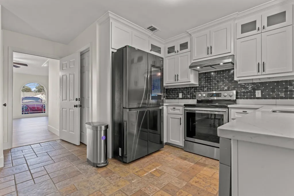 Single Family Residence For Sale in Gregg County , 804 Alta Street, Longview, Texas 75604, 3 Bedroom, 2 Bathroom, Garage spaces, 1,346 Sqft, built in 1997, mls#21205814, Real Estate Agent in Longview, Homes For Sale in Gregg county, Homes For Sale in Longview, Realtor in Longview Texas, Real Estate Brokerage Independent Realty Texas, Luminita Cordes Realtor