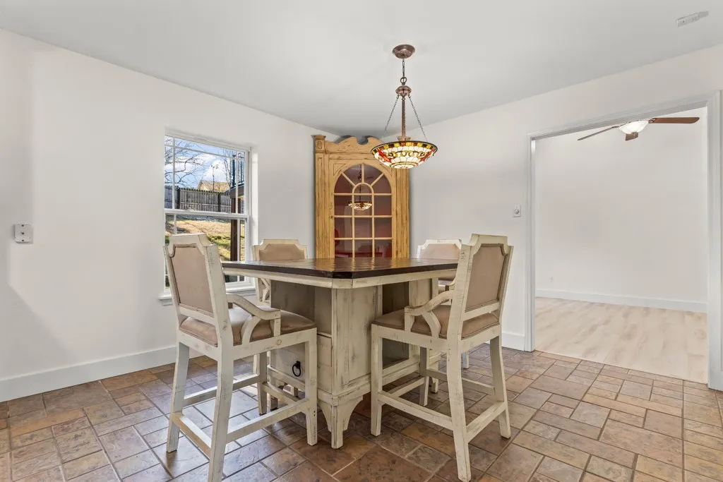 Single Family Residence For Sale in Gregg County , 804 Alta Street, Longview, Texas 75604, 3 Bedroom, 2 Bathroom, Garage spaces, 1,346 Sqft, built in 1997, mls#21205814, Real Estate Agent in Longview, Homes For Sale in Gregg county, Homes For Sale in Longview, Realtor in Longview Texas, Real Estate Brokerage Independent Realty Texas, Luminita Cordes Realtor