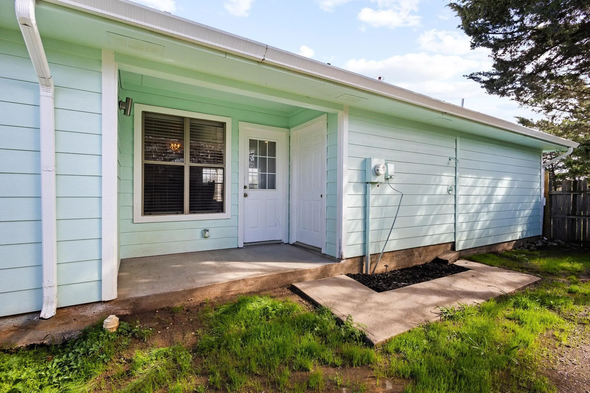 Entrance to property with a patio area