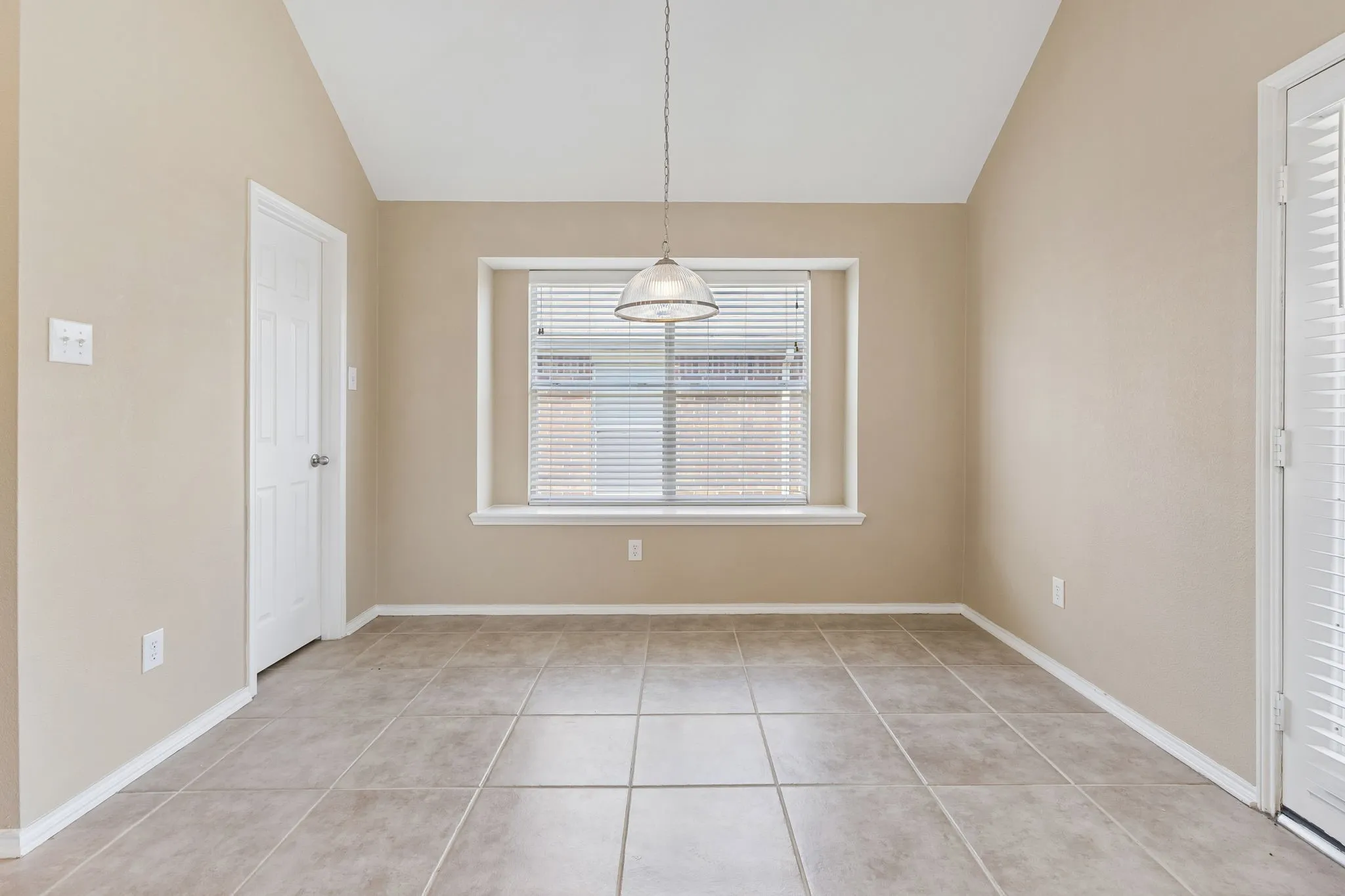 Single Family Residence For Sale in Collin County , 891 Austin Lane, Lavon, Texas 75166, 3 Bedroom, 2 Bathroom, 2 Garage spaces, 1,510 Sqft, built in 2006, mls#21198780, Real Estate Agent in Lavon, Homes For Sale in Collin county, Homes For Sale in Lavon, Realtor in Lavon Texas, Real Estate Brokerage Independent Realty Texas, Luminita Cordes Realtor