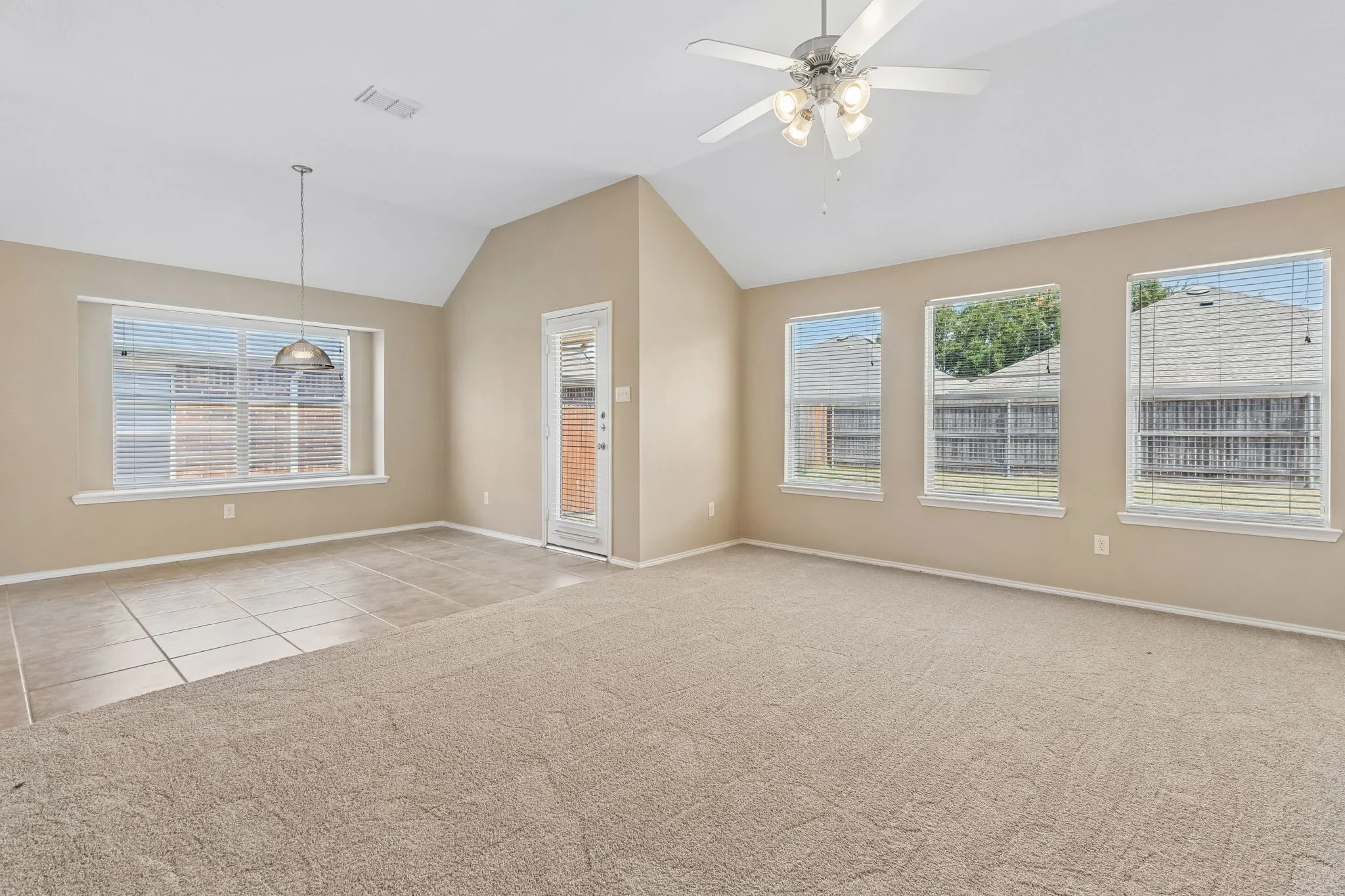 Single Family Residence For Sale in Collin County , 891 Austin Lane, Lavon, Texas 75166, 3 Bedroom, 2 Bathroom, 2 Garage spaces, 1,510 Sqft, built in 2006, mls#21198780, Real Estate Agent in Lavon, Homes For Sale in Collin county, Homes For Sale in Lavon, Realtor in Lavon Texas, Real Estate Brokerage Independent Realty Texas, Luminita Cordes Realtor