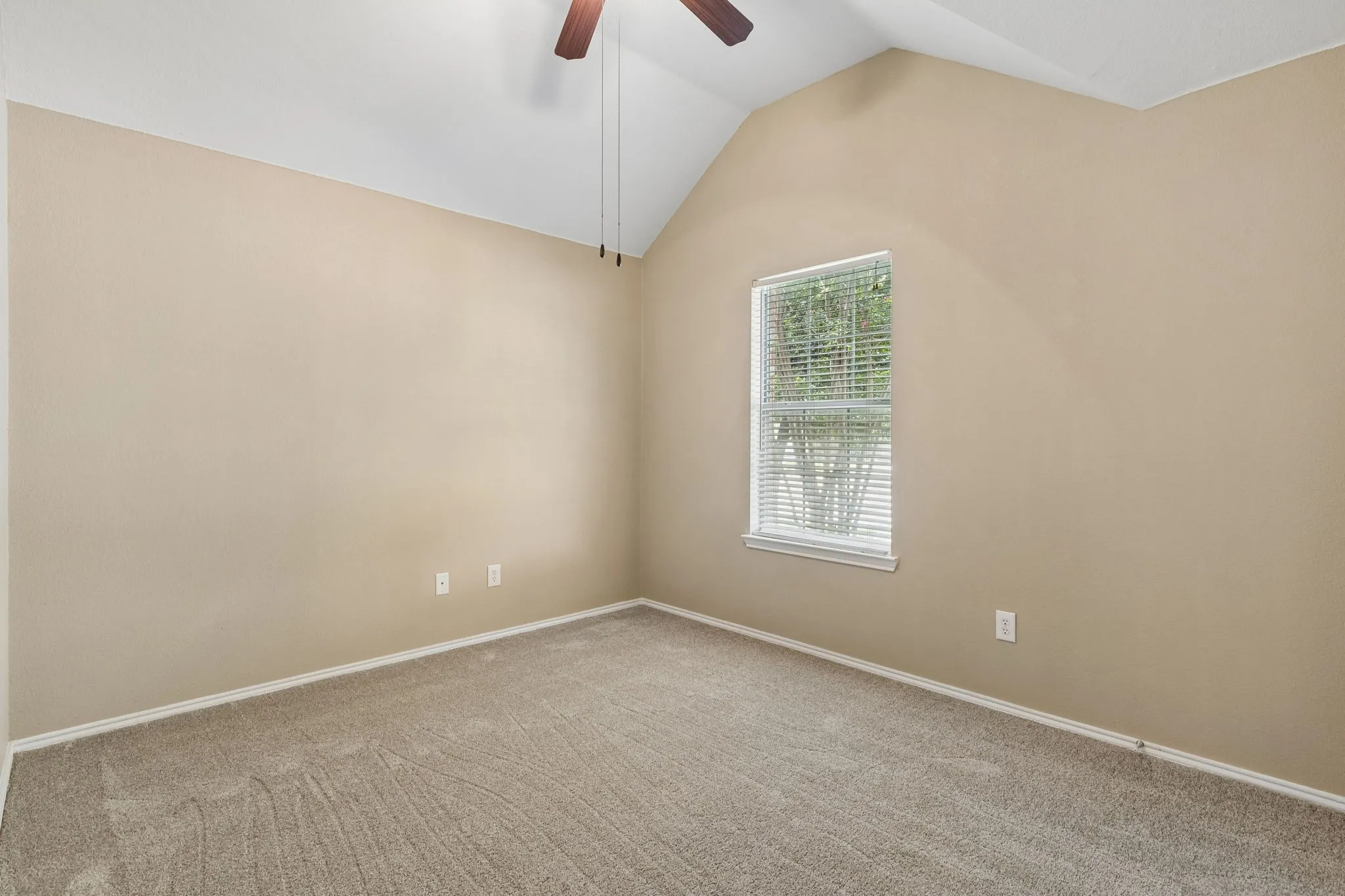 Single Family Residence For Sale in Collin County , 891 Austin Lane, Lavon, Texas 75166, 3 Bedroom, 2 Bathroom, 2 Garage spaces, 1,510 Sqft, built in 2006, mls#21198780, Real Estate Agent in Lavon, Homes For Sale in Collin county, Homes For Sale in Lavon, Realtor in Lavon Texas, Real Estate Brokerage Independent Realty Texas, Luminita Cordes Realtor