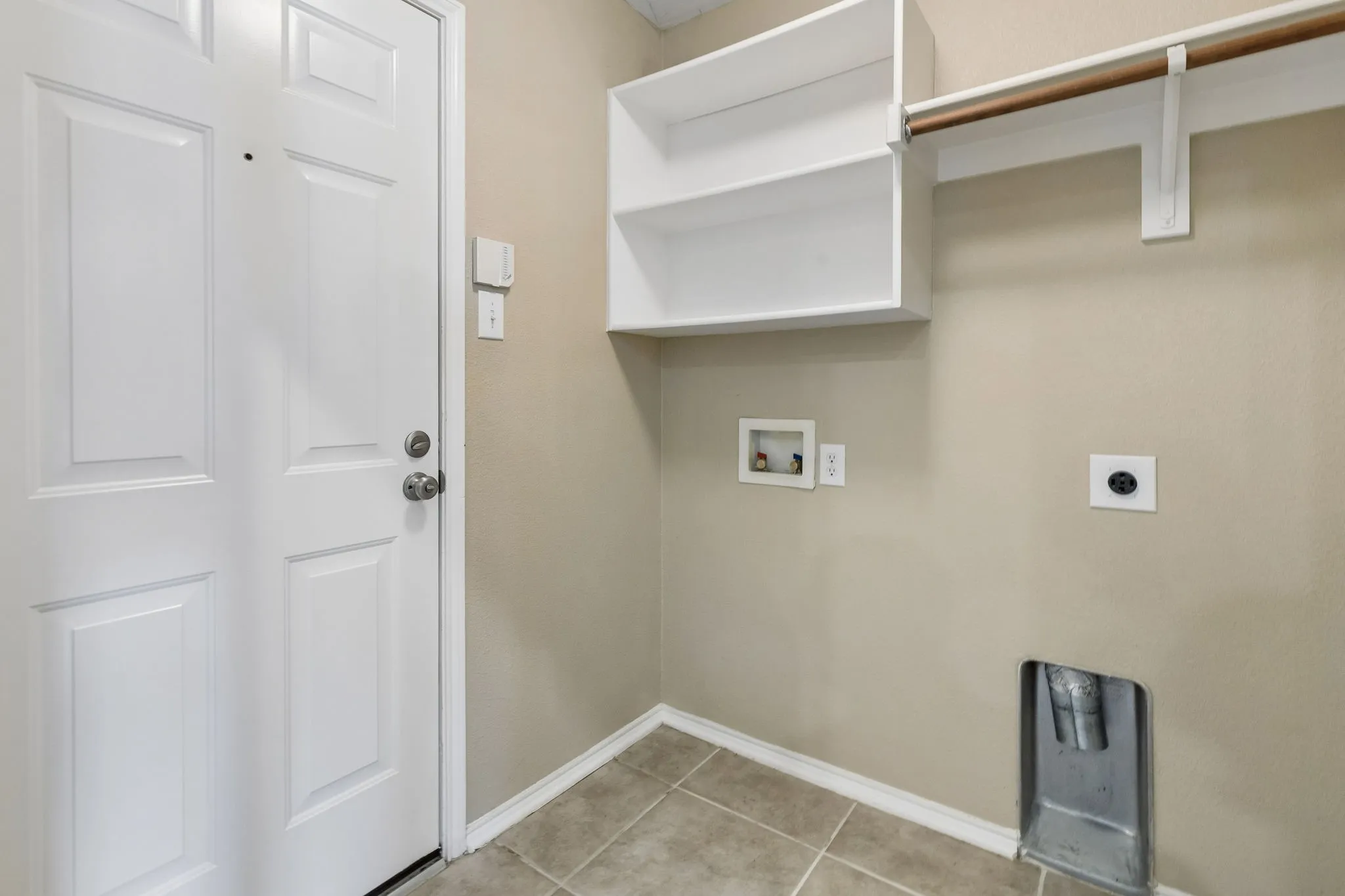 Single Family Residence For Sale in Collin County , 891 Austin Lane, Lavon, Texas 75166, 3 Bedroom, 2 Bathroom, 2 Garage spaces, 1,510 Sqft, built in 2006, mls#21198780, Real Estate Agent in Lavon, Homes For Sale in Collin county, Homes For Sale in Lavon, Realtor in Lavon Texas, Real Estate Brokerage Independent Realty Texas, Luminita Cordes Realtor