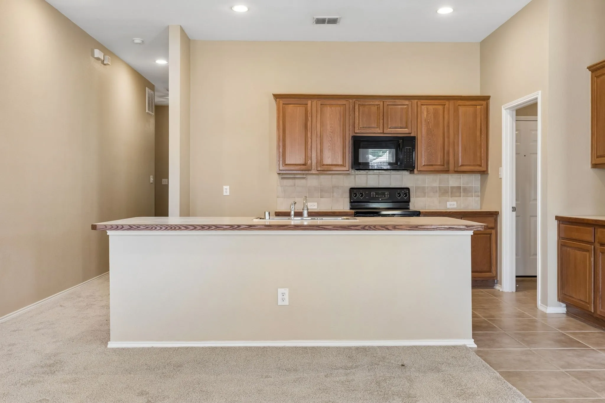 Single Family Residence For Sale in Collin County , 891 Austin Lane, Lavon, Texas 75166, 3 Bedroom, 2 Bathroom, 2 Garage spaces, 1,510 Sqft, built in 2006, mls#21198780, Real Estate Agent in Lavon, Homes For Sale in Collin county, Homes For Sale in Lavon, Realtor in Lavon Texas, Real Estate Brokerage Independent Realty Texas, Luminita Cordes Realtor
