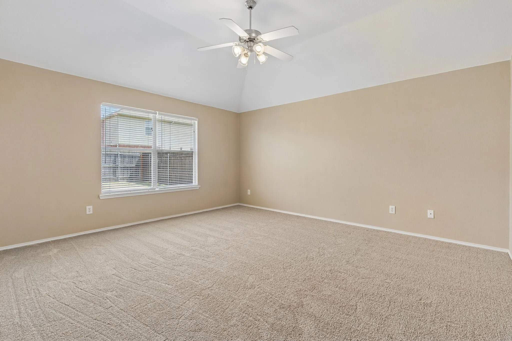 Single Family Residence For Sale in Collin County , 891 Austin Lane, Lavon, Texas 75166, 3 Bedroom, 2 Bathroom, 2 Garage spaces, 1,510 Sqft, built in 2006, mls#21198780, Real Estate Agent in Lavon, Homes For Sale in Collin county, Homes For Sale in Lavon, Realtor in Lavon Texas, Real Estate Brokerage Independent Realty Texas, Luminita Cordes Realtor