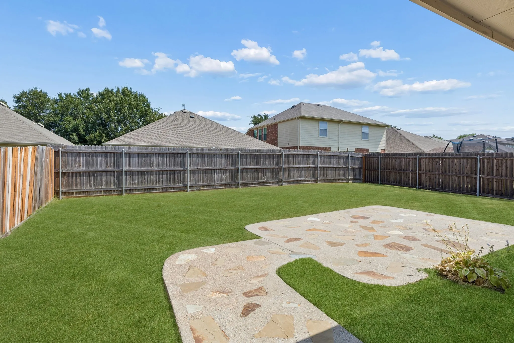 Single Family Residence For Sale in Collin County , 891 Austin Lane, Lavon, Texas 75166, 3 Bedroom, 2 Bathroom, 2 Garage spaces, 1,510 Sqft, built in 2006, mls#21198780, Real Estate Agent in Lavon, Homes For Sale in Collin county, Homes For Sale in Lavon, Realtor in Lavon Texas, Real Estate Brokerage Independent Realty Texas, Luminita Cordes Realtor