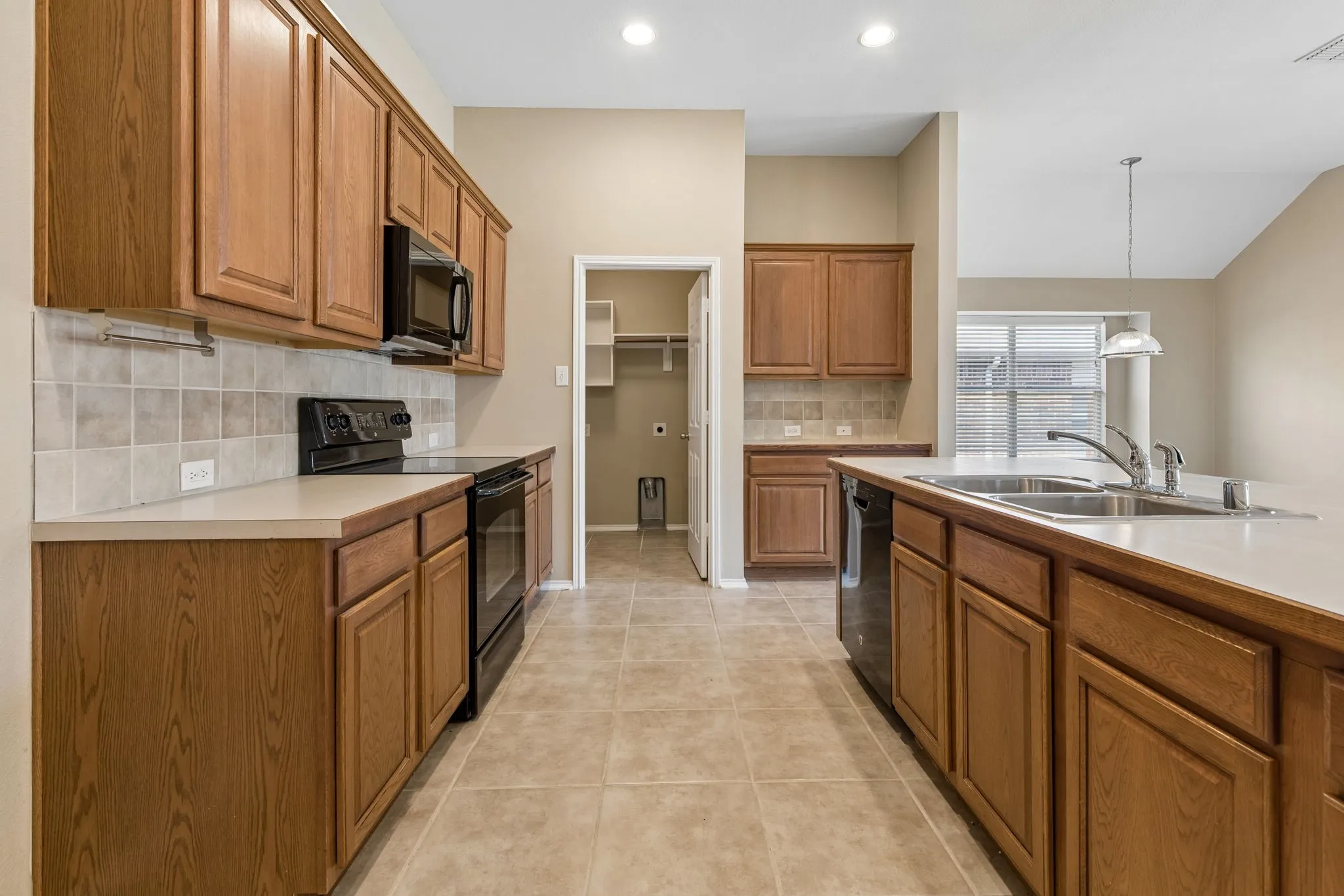 Single Family Residence For Sale in Collin County , 891 Austin Lane, Lavon, Texas 75166, 3 Bedroom, 2 Bathroom, 2 Garage spaces, 1,510 Sqft, built in 2006, mls#21198780, Real Estate Agent in Lavon, Homes For Sale in Collin county, Homes For Sale in Lavon, Realtor in Lavon Texas, Real Estate Brokerage Independent Realty Texas, Luminita Cordes Realtor