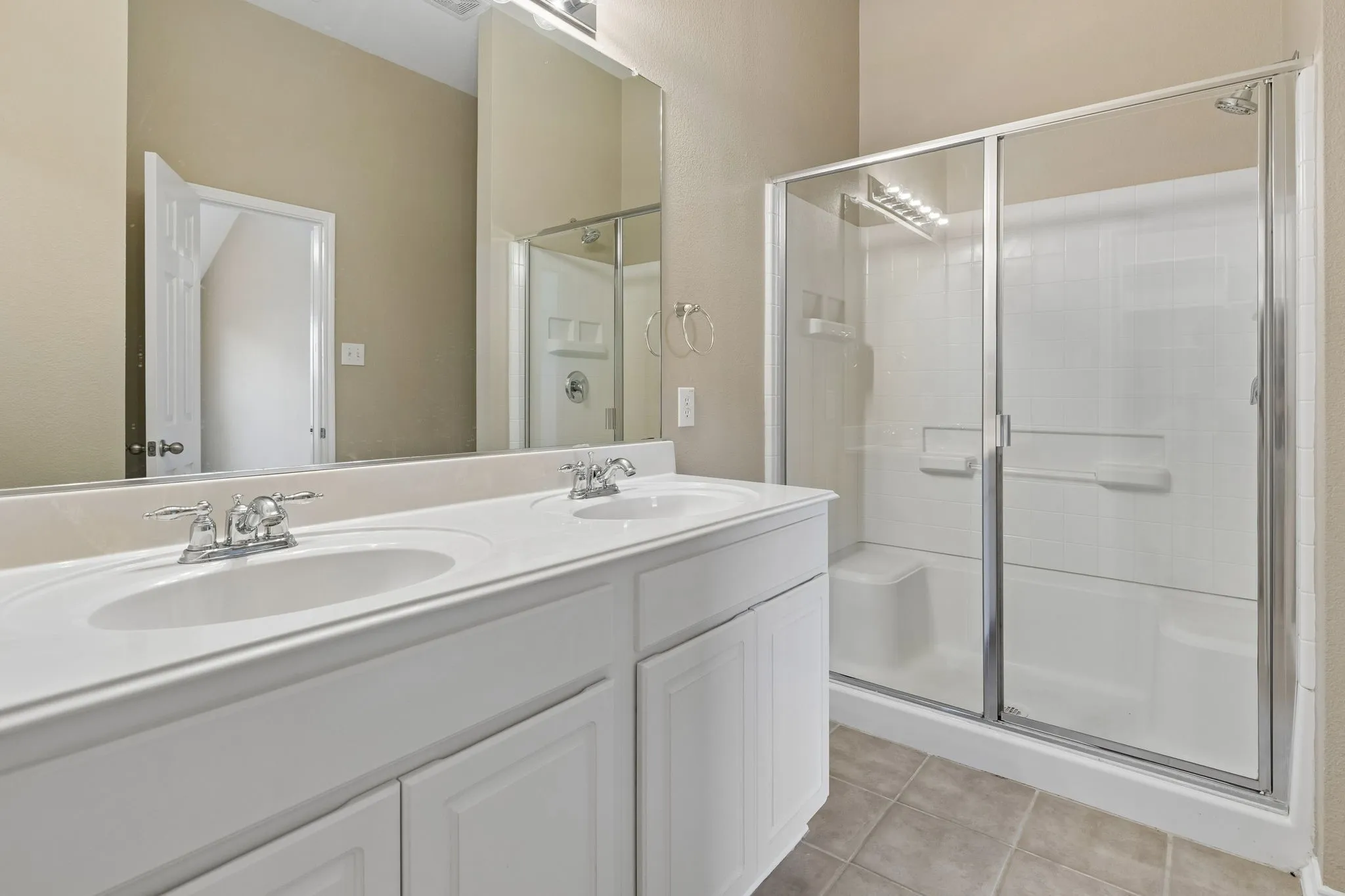 Single Family Residence For Sale in Collin County , 891 Austin Lane, Lavon, Texas 75166, 3 Bedroom, 2 Bathroom, 2 Garage spaces, 1,510 Sqft, built in 2006, mls#21198780, Real Estate Agent in Lavon, Homes For Sale in Collin county, Homes For Sale in Lavon, Realtor in Lavon Texas, Real Estate Brokerage Independent Realty Texas, Luminita Cordes Realtor