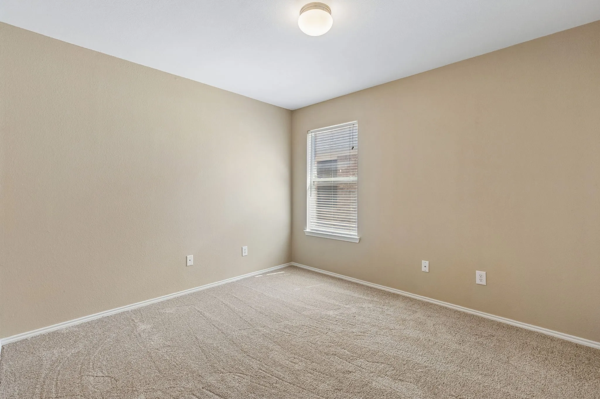 Single Family Residence For Sale in Collin County , 891 Austin Lane, Lavon, Texas 75166, 3 Bedroom, 2 Bathroom, 2 Garage spaces, 1,510 Sqft, built in 2006, mls#21198780, Real Estate Agent in Lavon, Homes For Sale in Collin county, Homes For Sale in Lavon, Realtor in Lavon Texas, Real Estate Brokerage Independent Realty Texas, Luminita Cordes Realtor