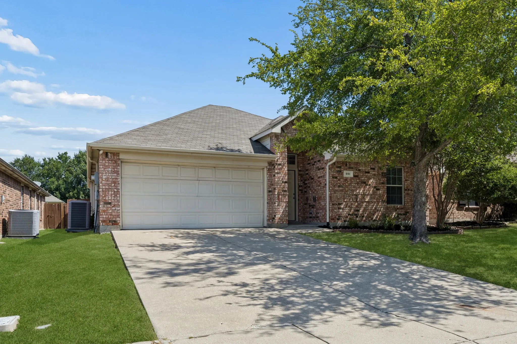 Single Family Residence For Sale in Collin County , 891 Austin Lane, Lavon, Texas 75166, 3 Bedroom, 2 Bathroom, 2 Garage spaces, 1,510 Sqft, built in 2006, mls#21198780, Real Estate Agent in Lavon, Homes For Sale in Collin county, Homes For Sale in Lavon, Realtor in Lavon Texas, Real Estate Brokerage Independent Realty Texas, Luminita Cordes Realtor